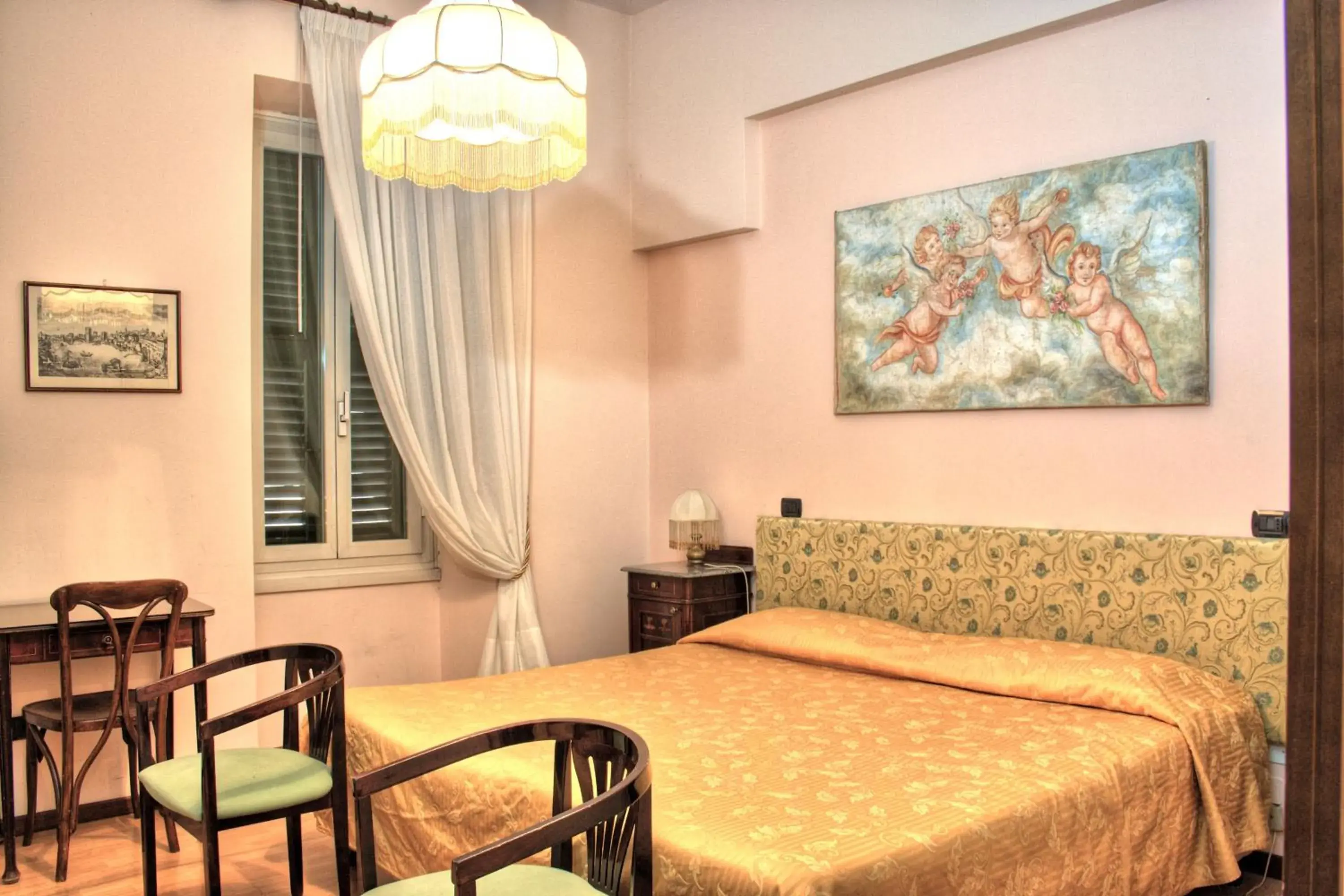 Classic Triple Room in Hotel Torcolo "Residenze del Cuore" Classic Triple Room in Hotel Torcolo "Residenze del Cuore"