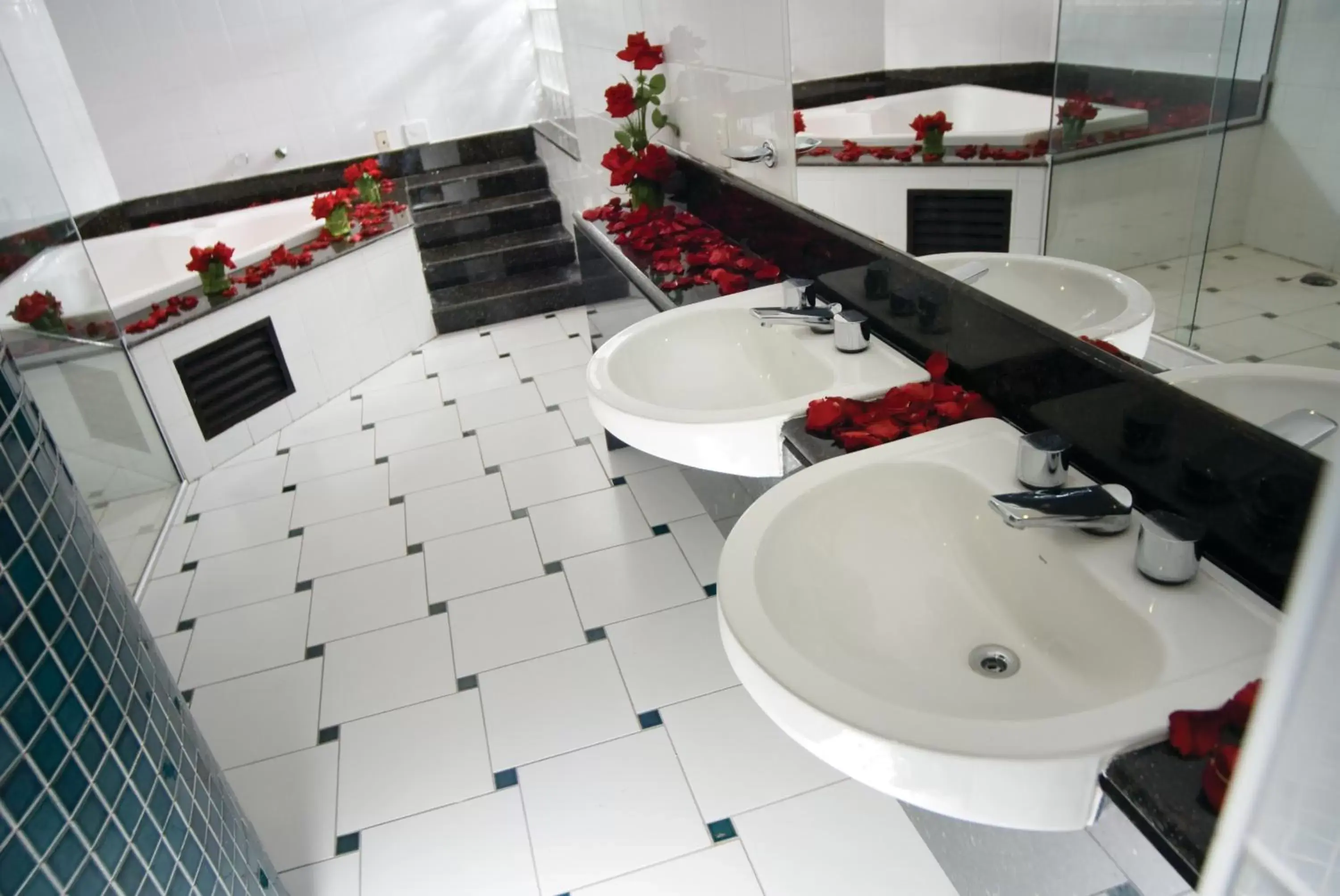 Shower, Bathroom in Grand Hotel Royal Sorocaba by Atlantica