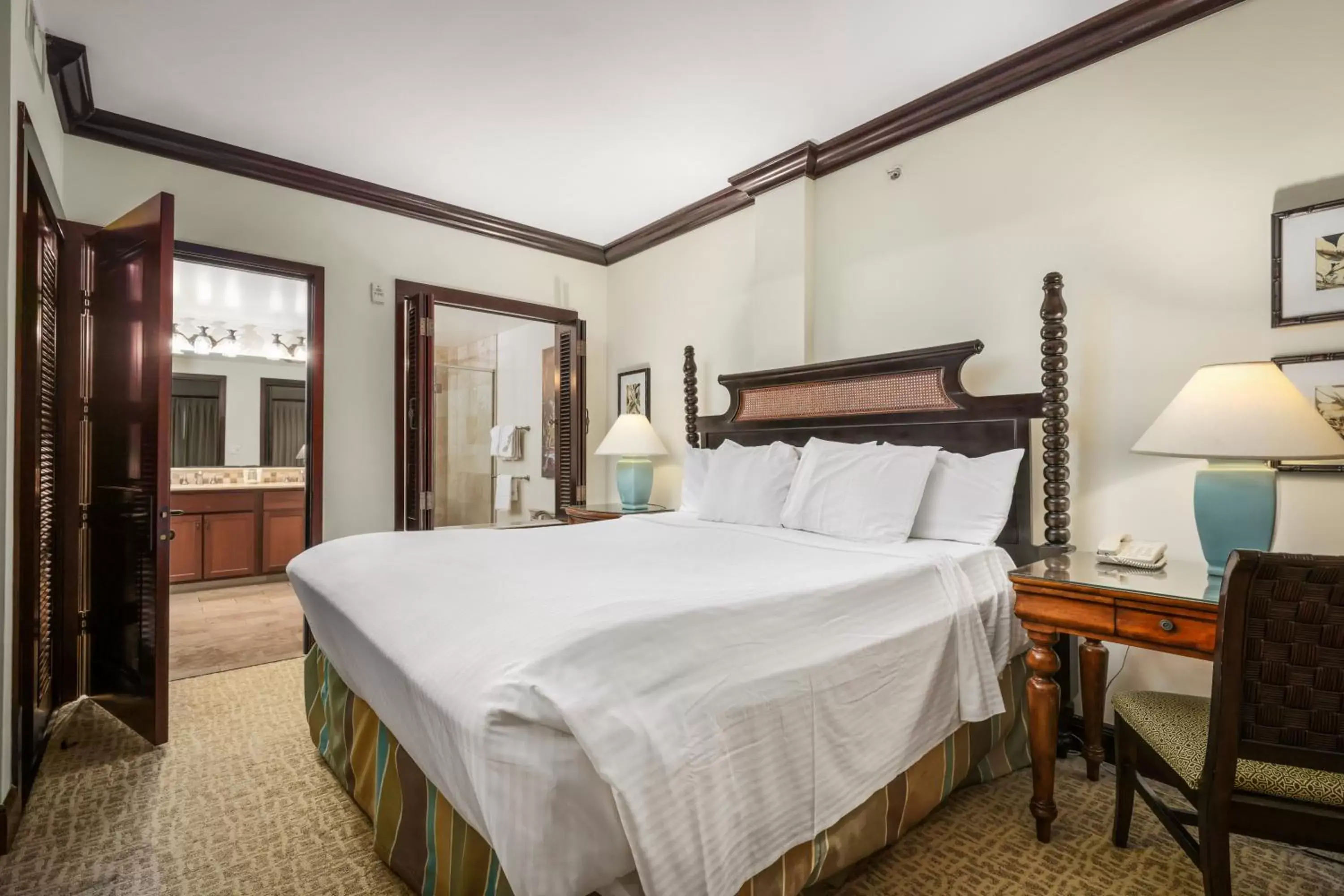 Bedroom, Bed in Waipouli Beach Resort & Spa Kauai By Outrigger