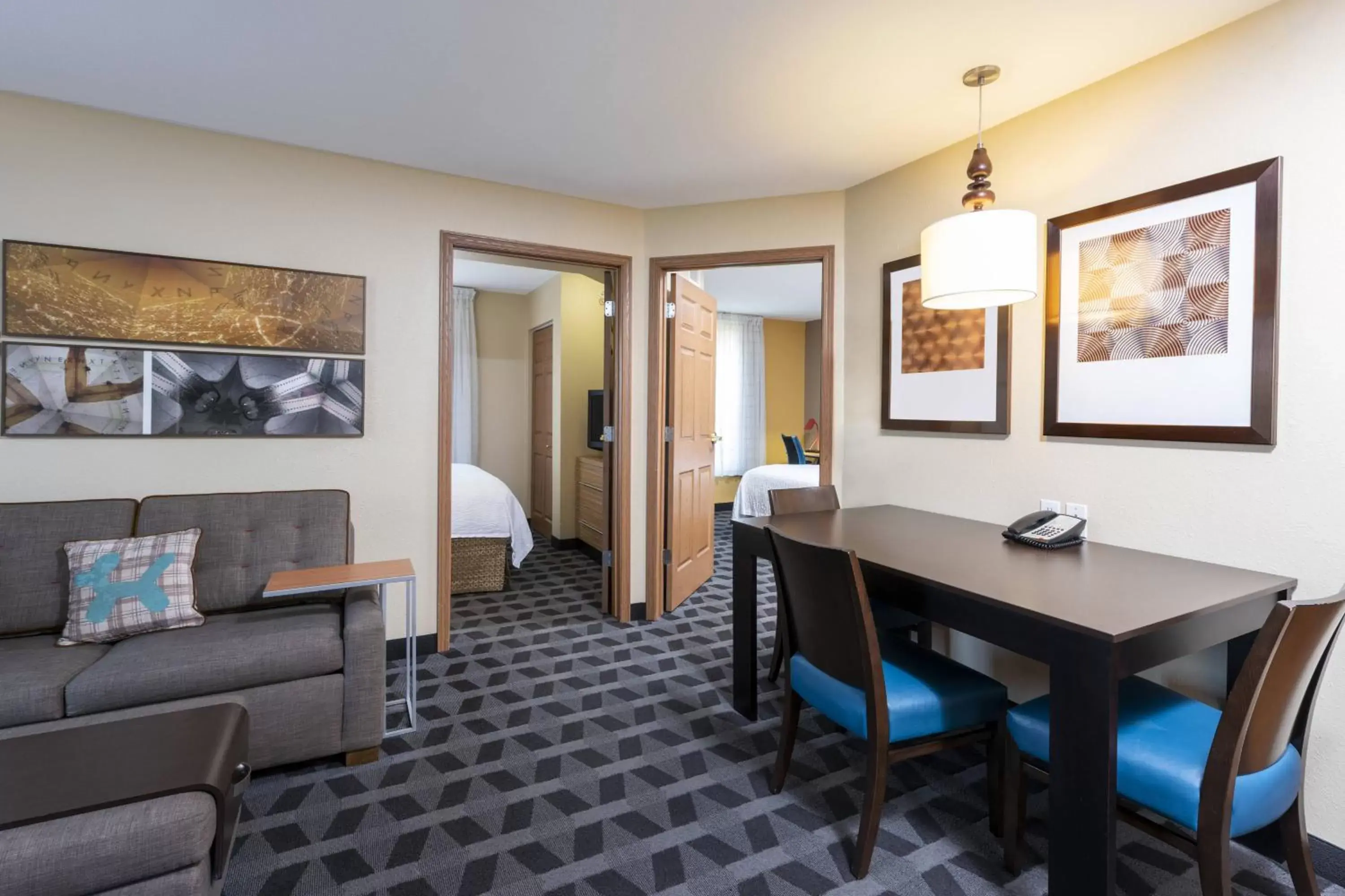 Living room, Dining Area in TownePlace Suites by Marriott East Lansing