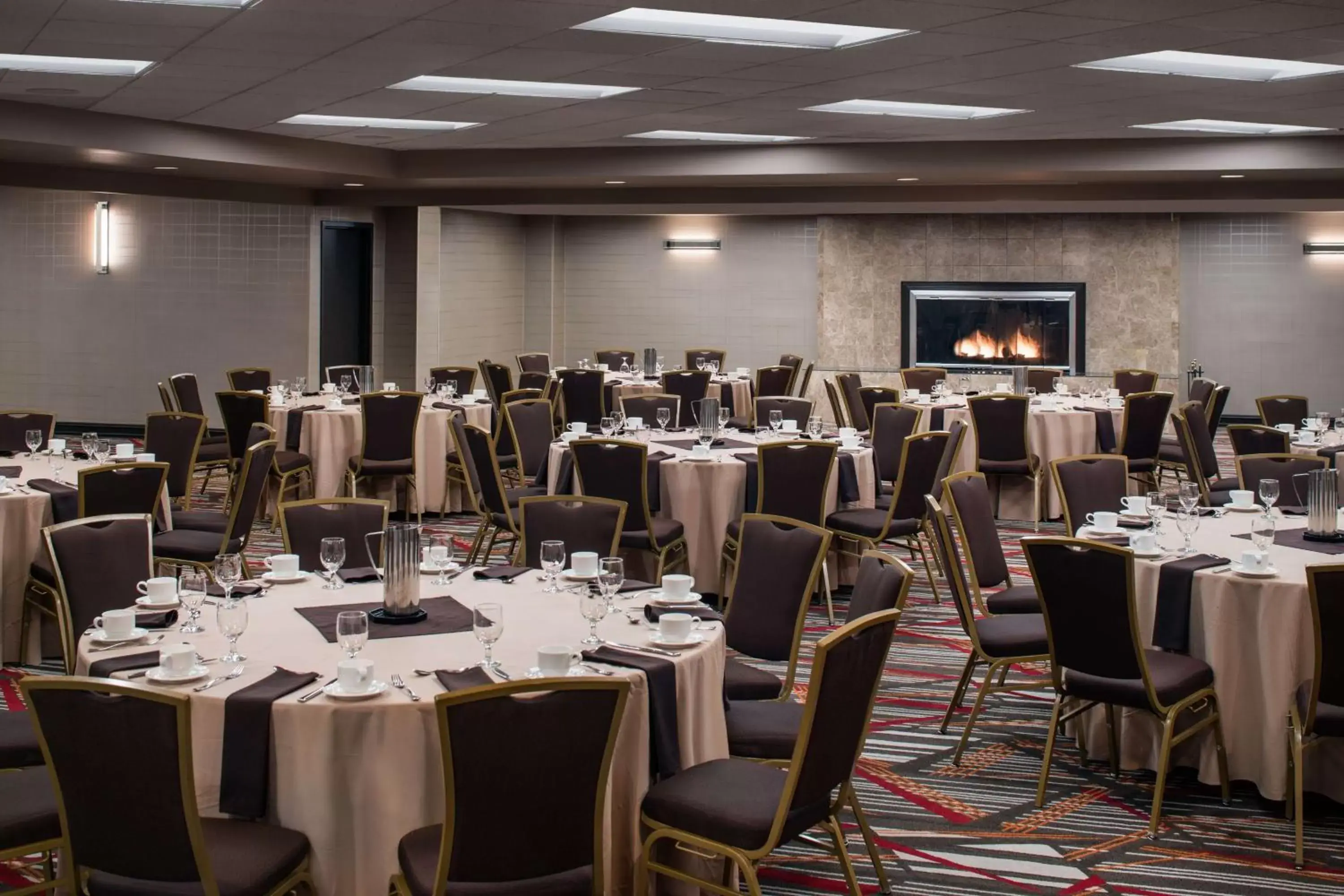 Meeting/conference room, Restaurant/Places to Eat in DoubleTree by Hilton Denver Tech