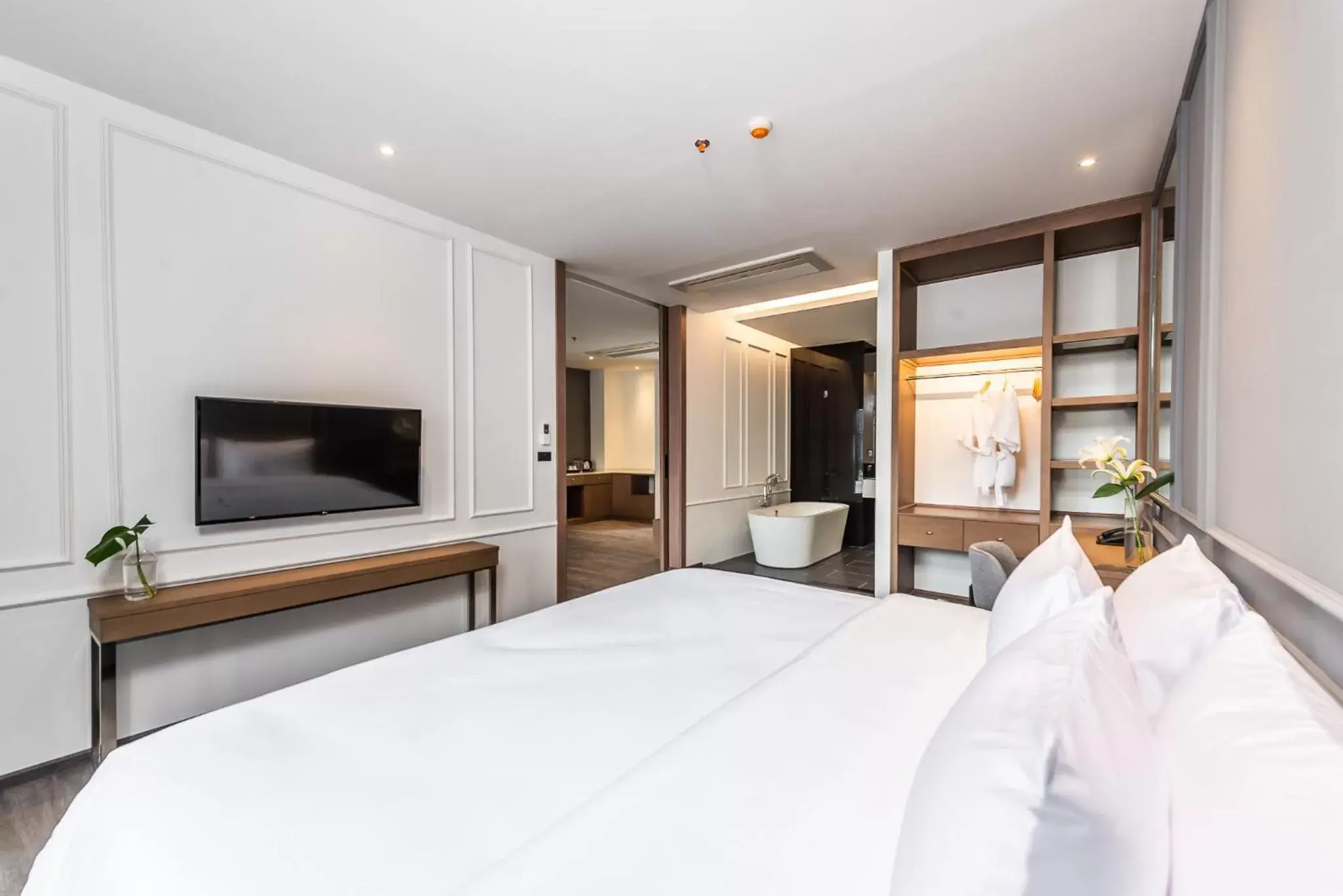 Bedroom, TV/Entertainment Center in One Patio Hotel Pattaya - SHA Extra Plus