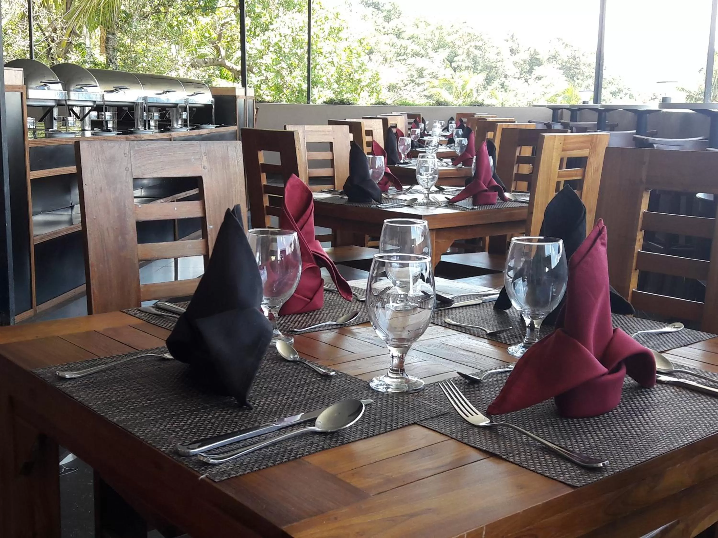 Restaurant/places to eat in Ballena Regency