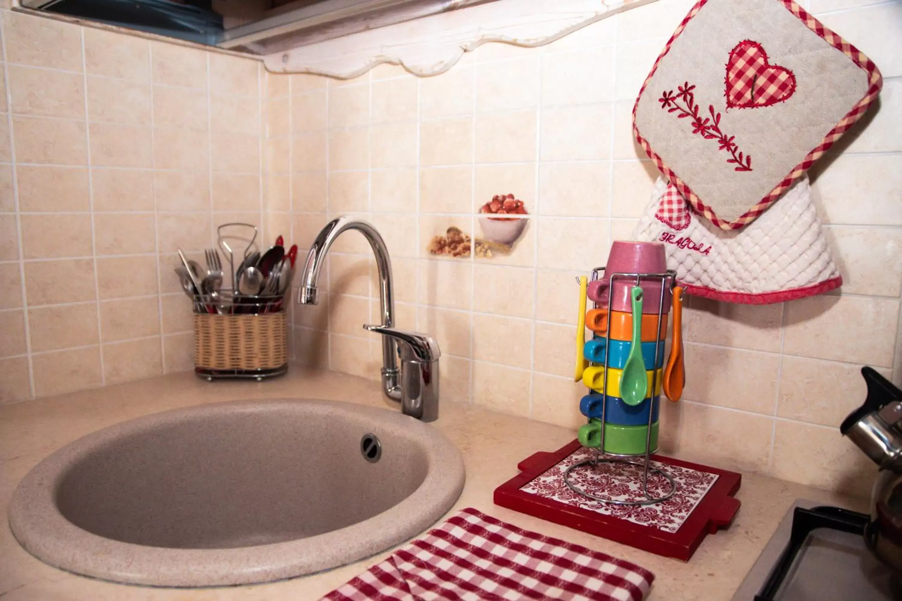 Kitchen or kitchenette, Bathroom in B&B Trulli Donna Isabella