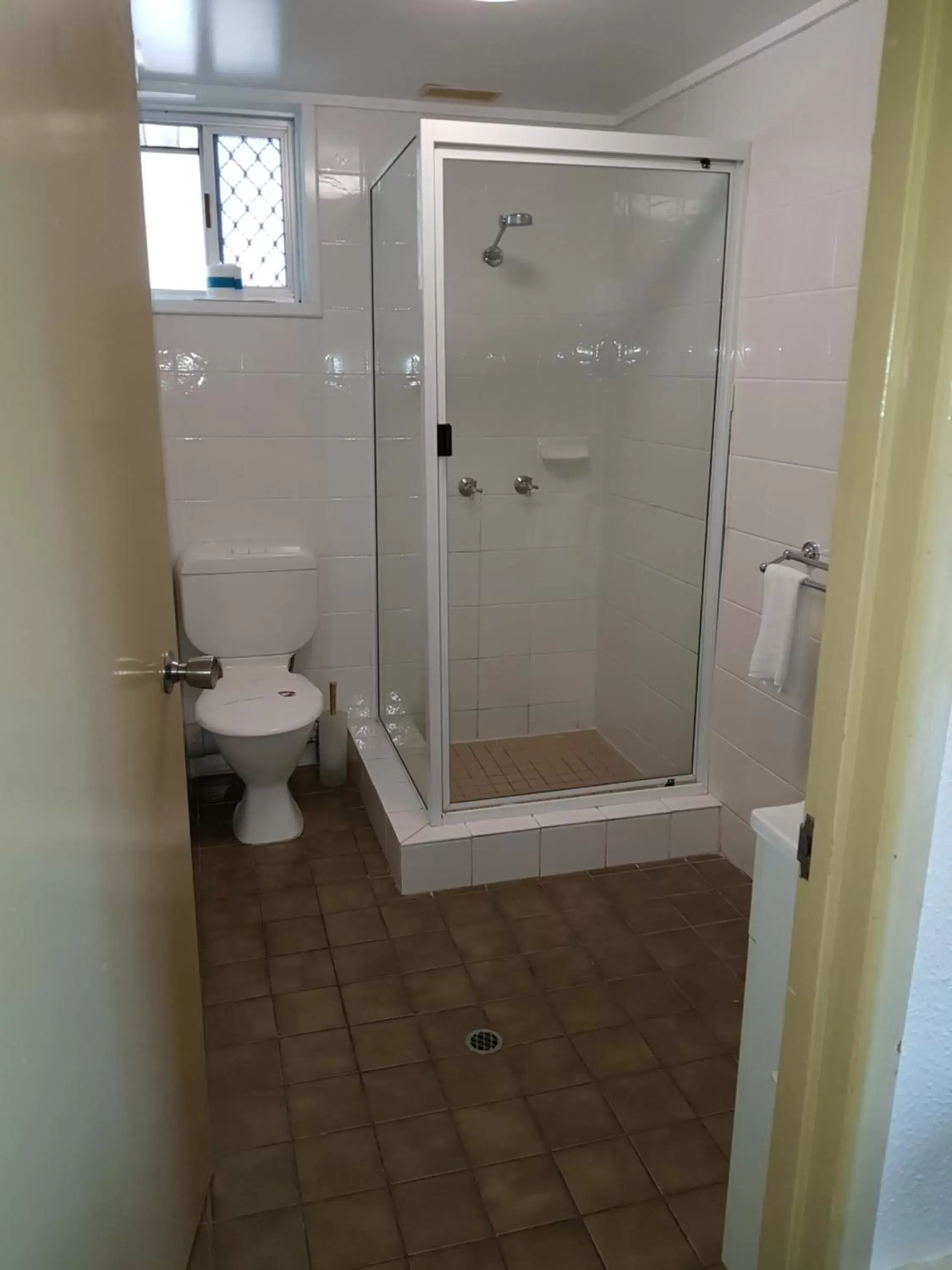 Bathroom in The Q Motel Rockhampton