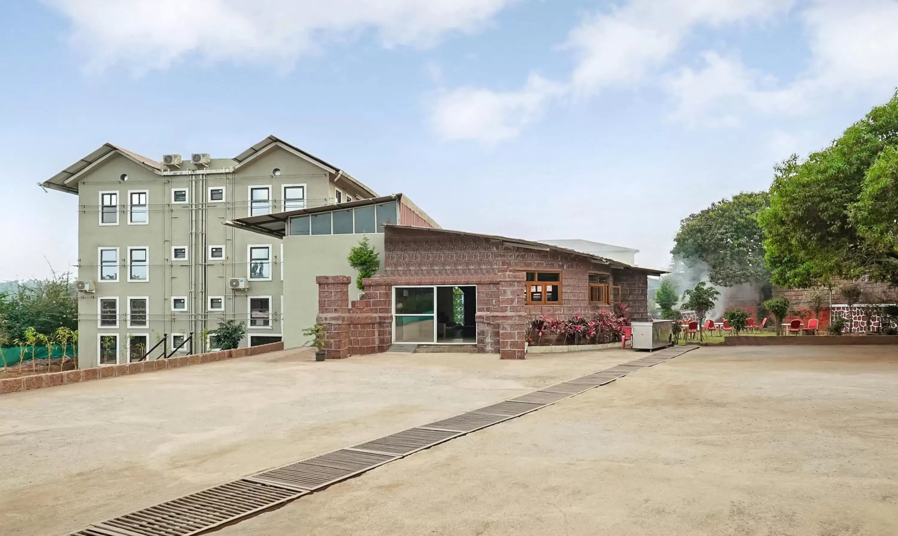 Property building in Treebo Vhyomaan Resort Property building in Treebo Vhyomaan Resort