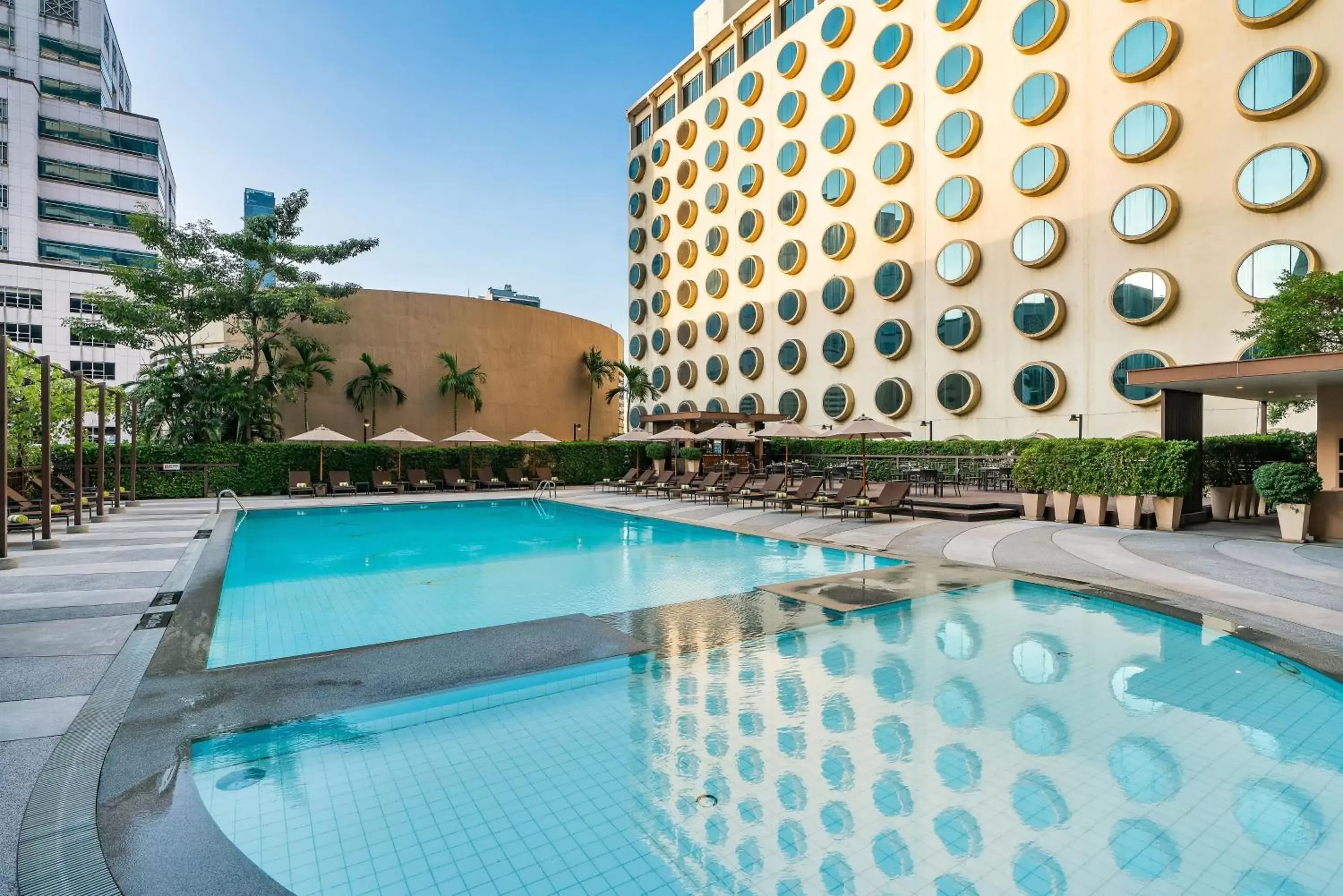 Swimming Pool in Holiday Inn Bangkok Silom, an IHG Hotel