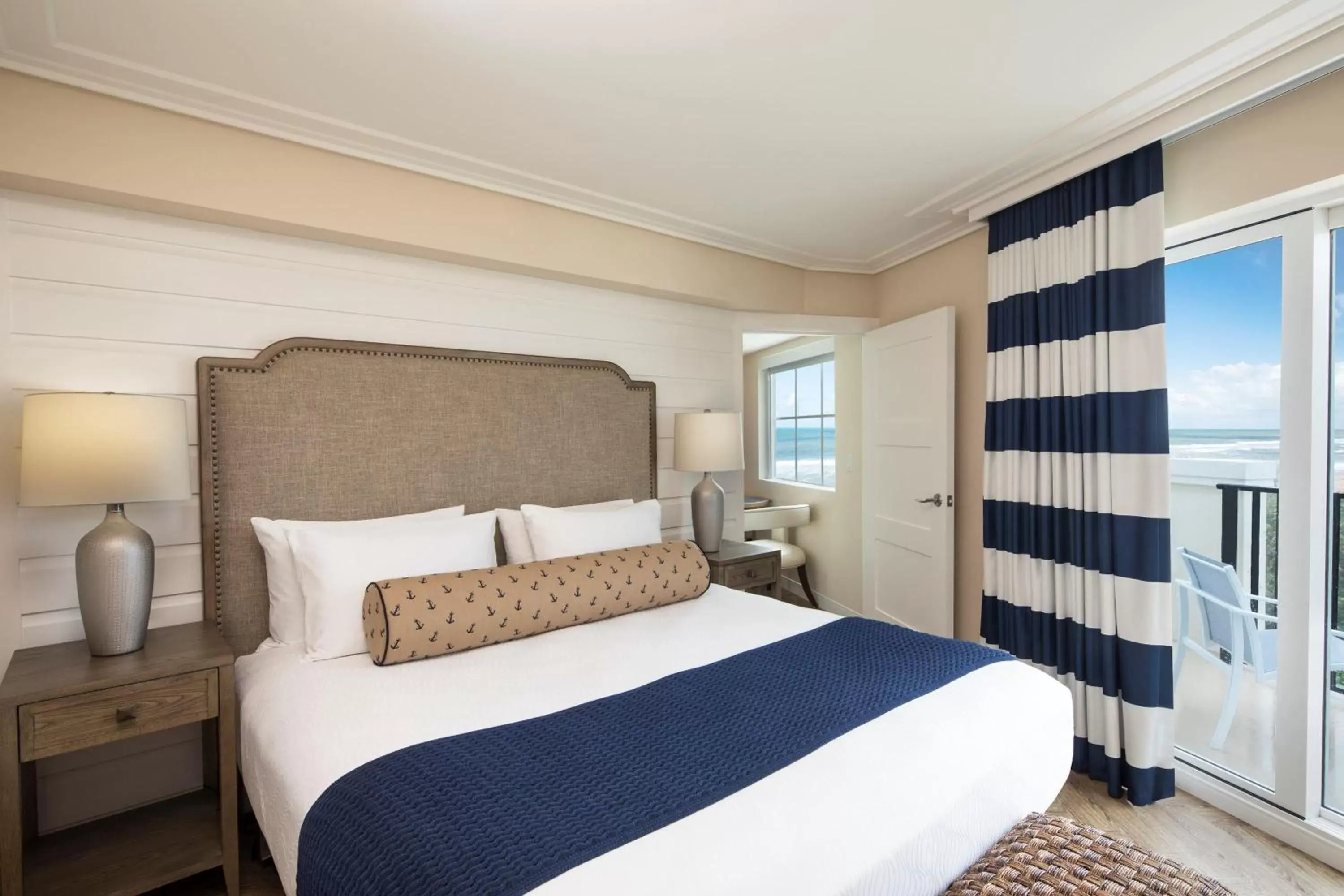 Bed in Hutchinson Shores Resort & Spa