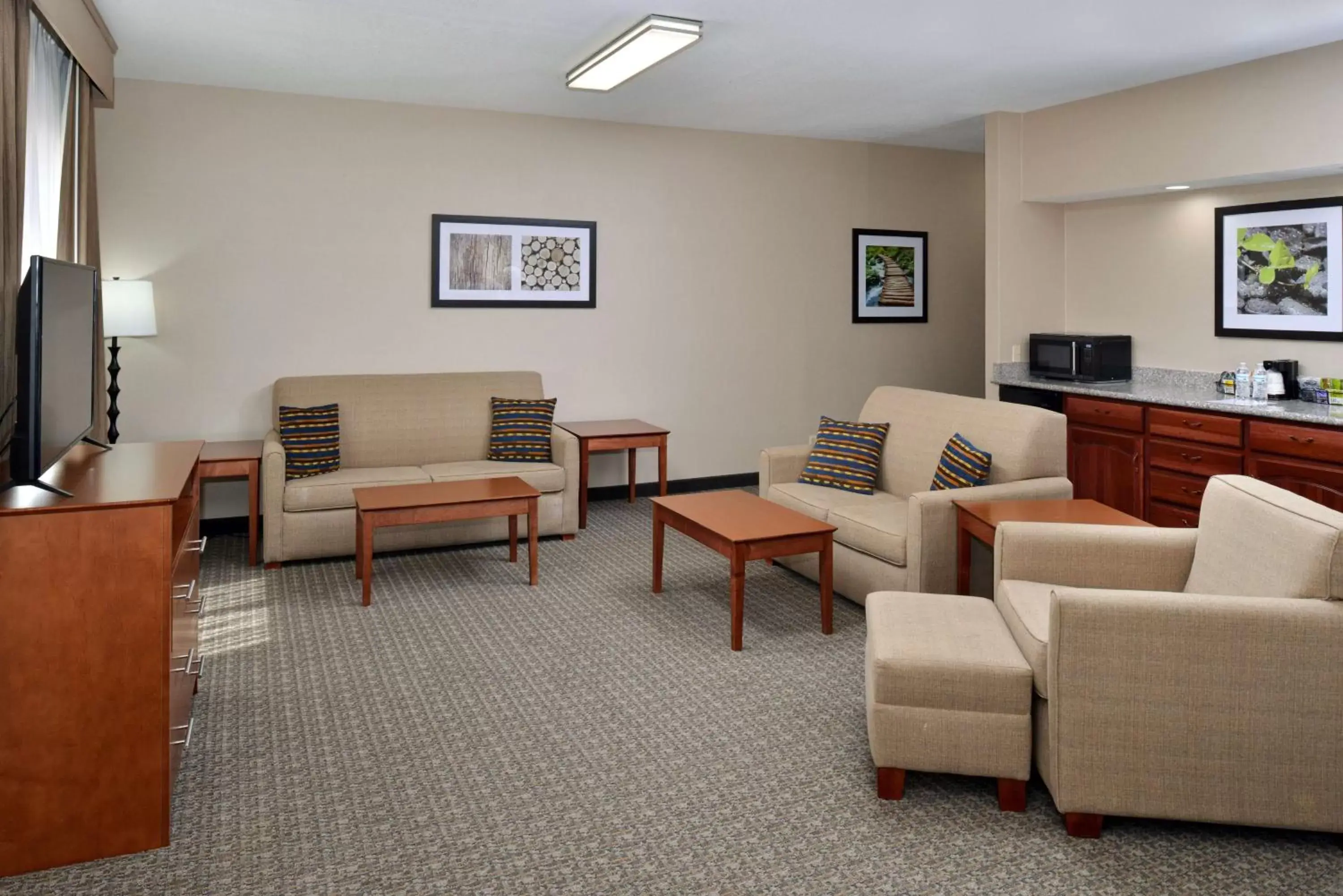 Bedroom, Seating Area in Best Western Big Spring Lodge