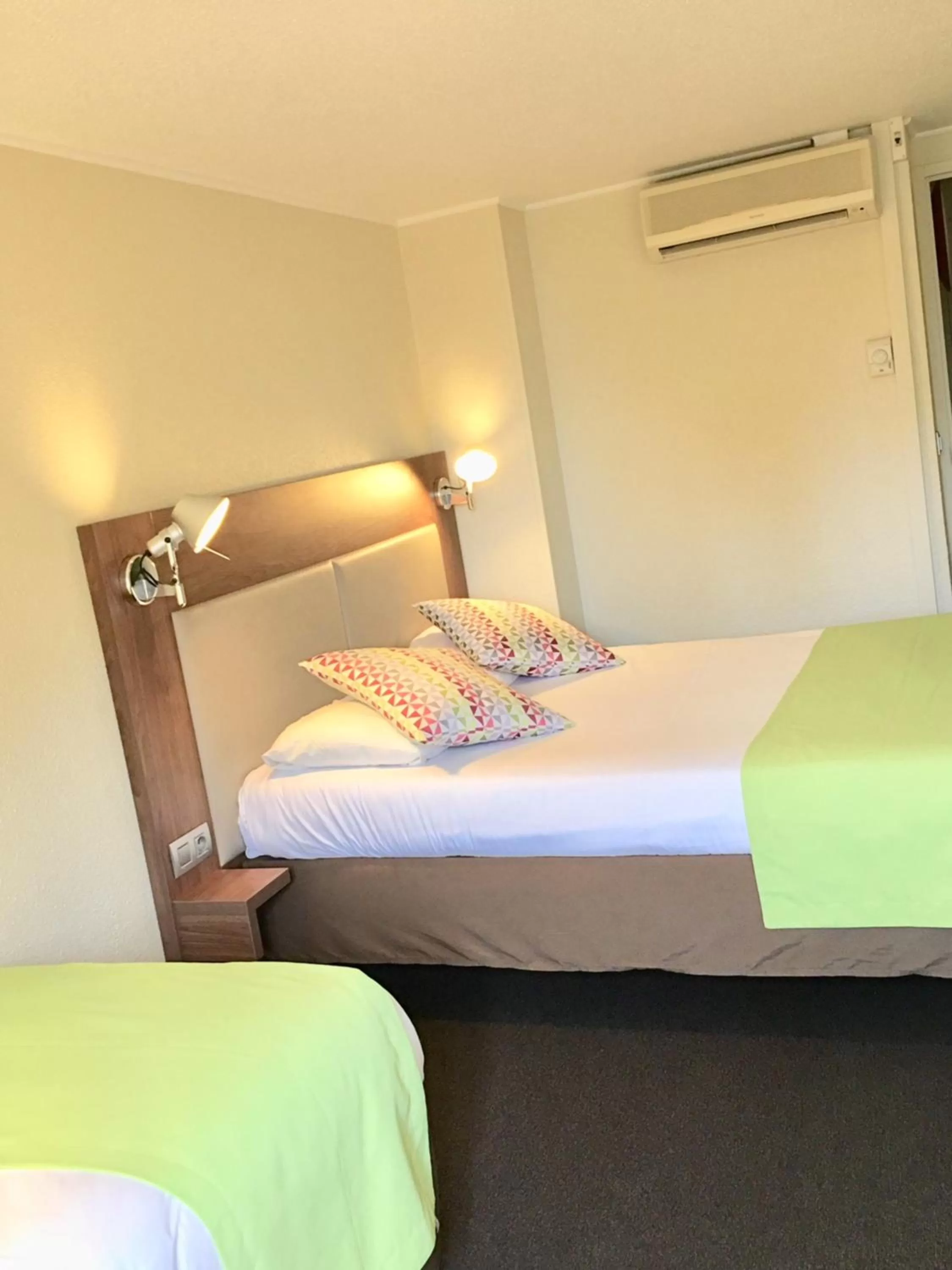 Bed in Campanile Deauville Saint-Arnoult