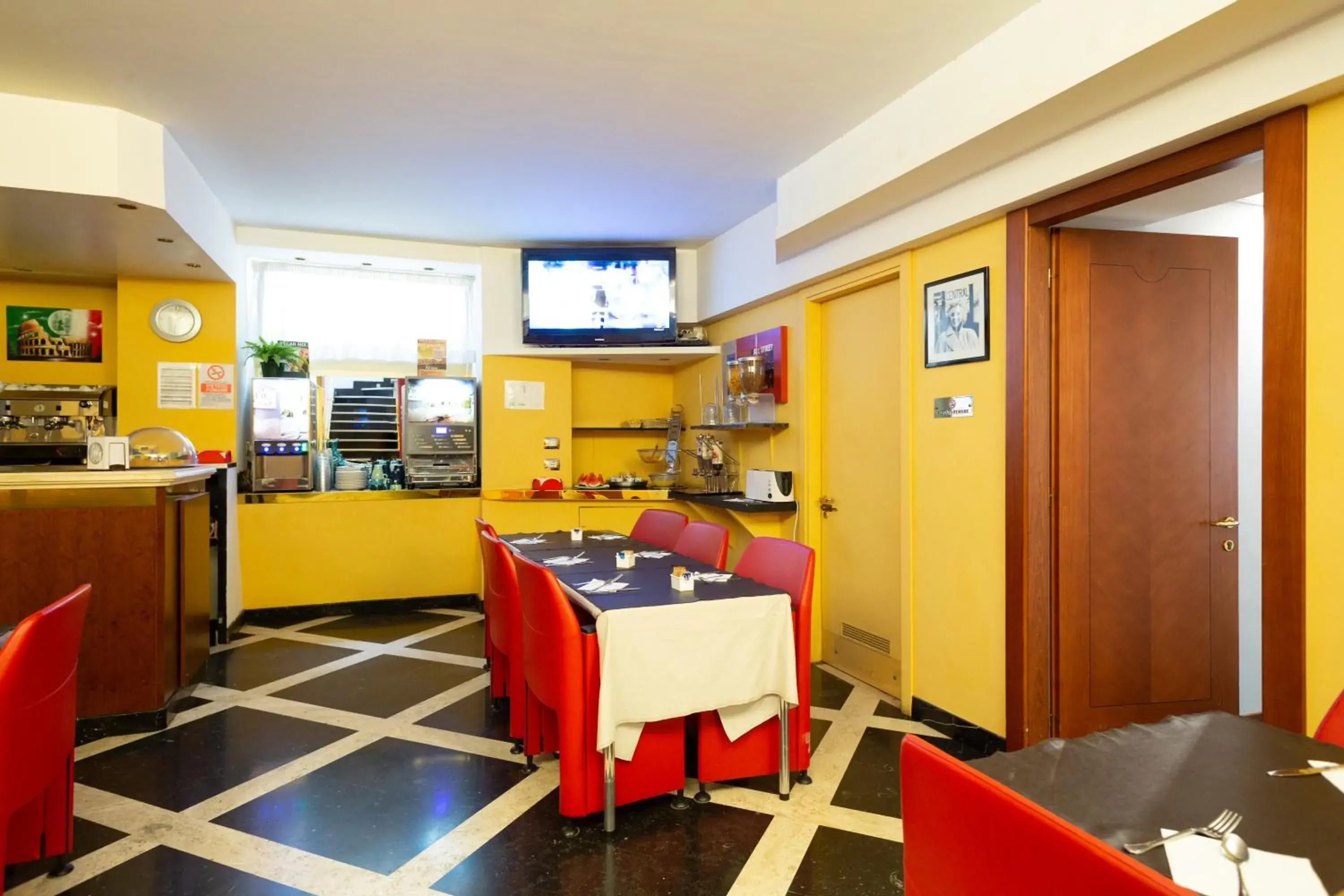 Lounge or bar, Restaurant/Places to Eat in Cervara Park Hotel