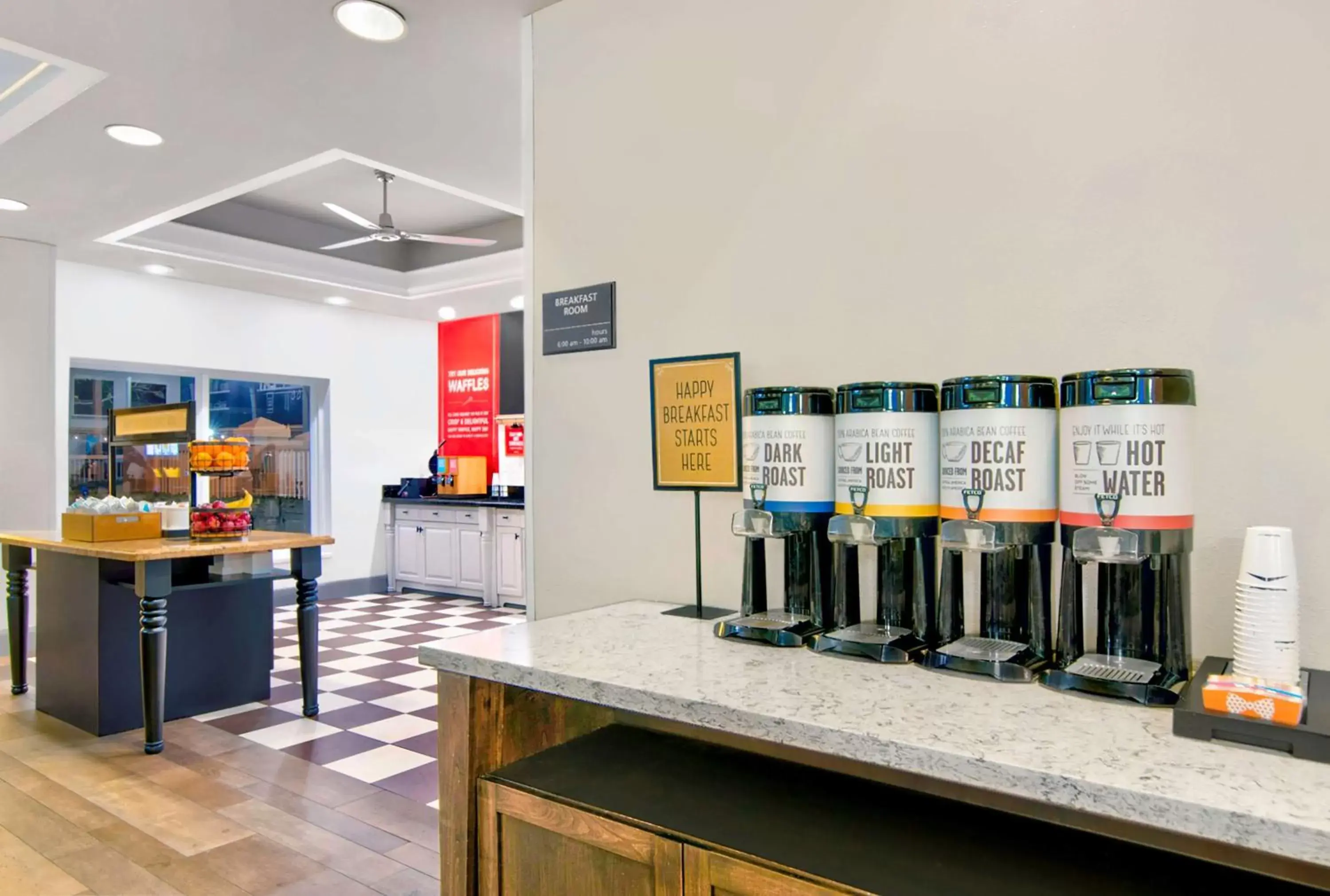 Dining area in Hampton Inn Ft Lauderdale Airport North