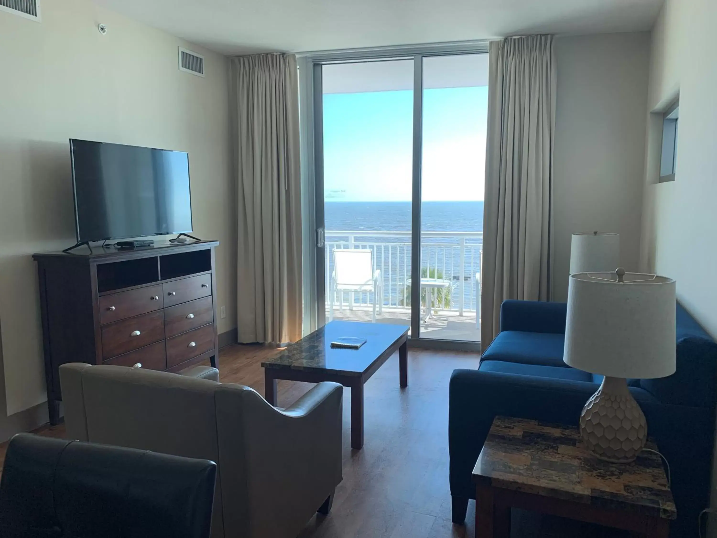 Seating Area in South Beach Biloxi Hotel & Suites