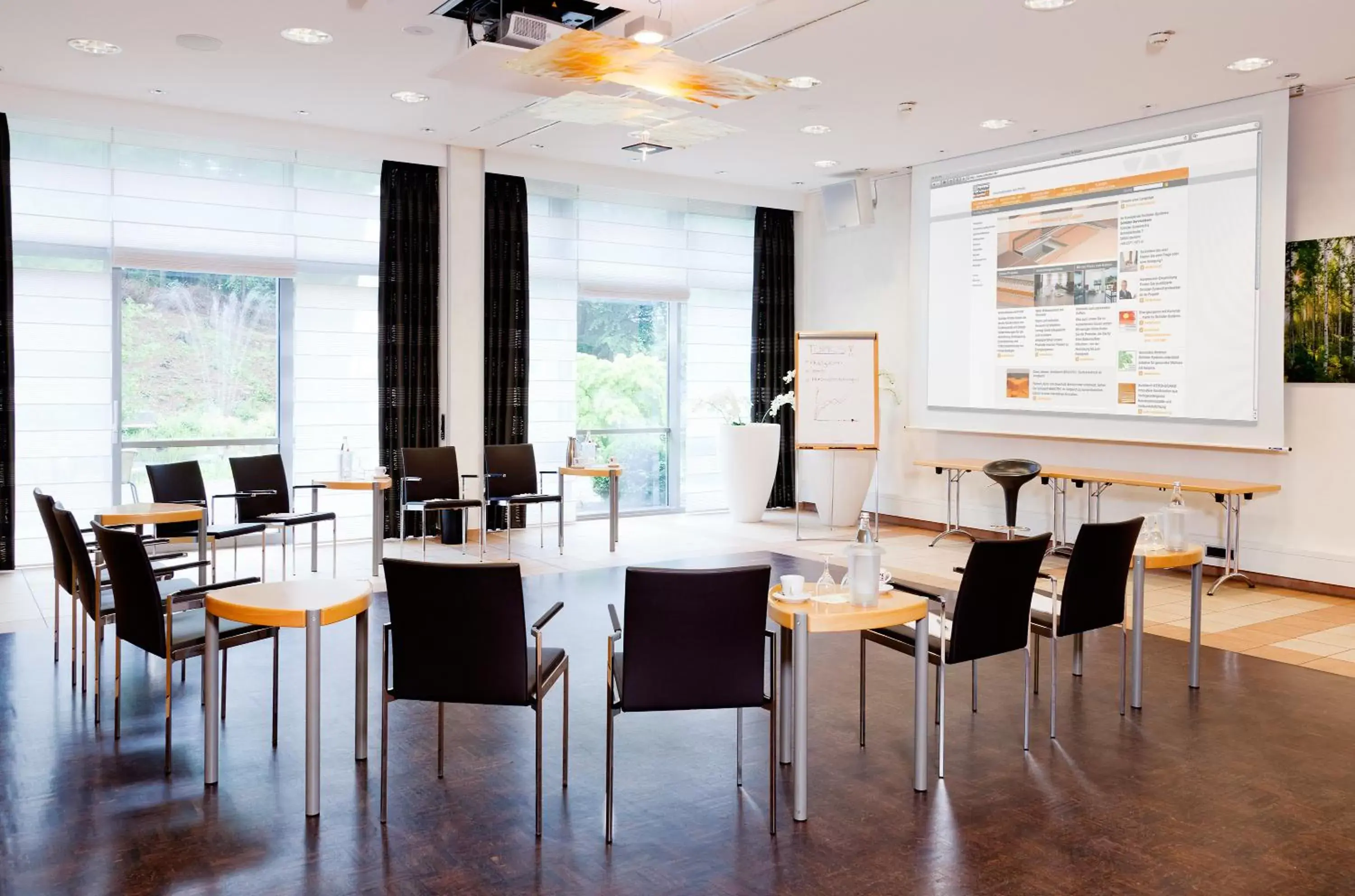Business facilities, Restaurant/Places to Eat in Hotel VierJahreszeiten am Seilersee