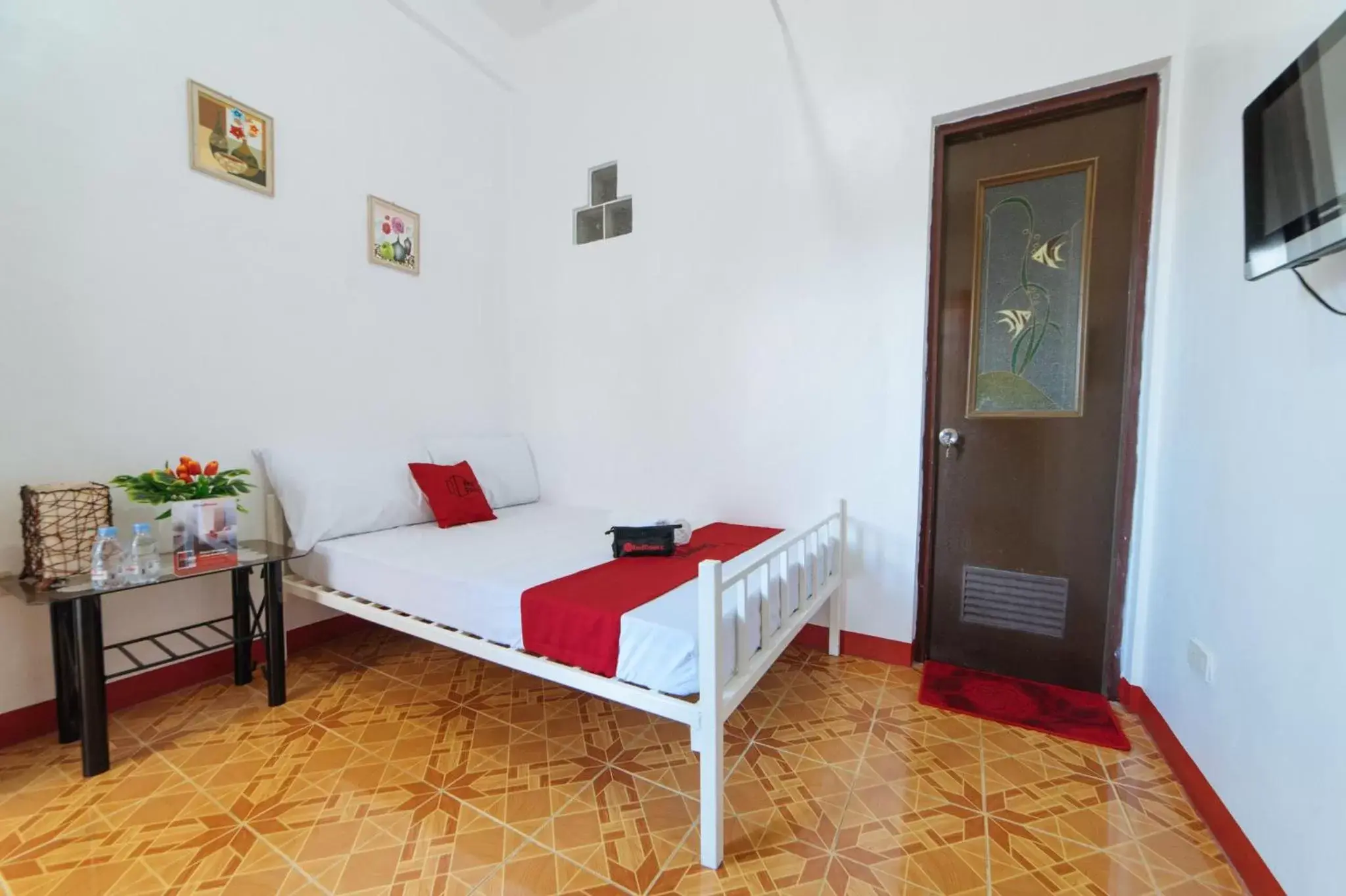 Photo of the whole room, Bed in RedDoorz at Pag Asa Rawis Legazpi Photo of the whole room, Bed in RedDoorz at Pag Asa Rawis Legazpi