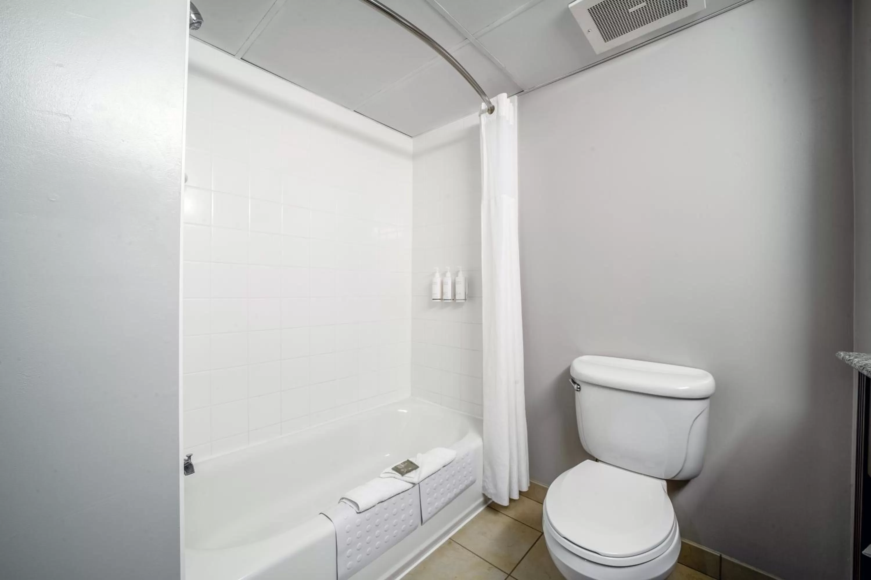 Bathroom in Country Inn & Suites by Radisson, Ontario at Ontario Mills, CA