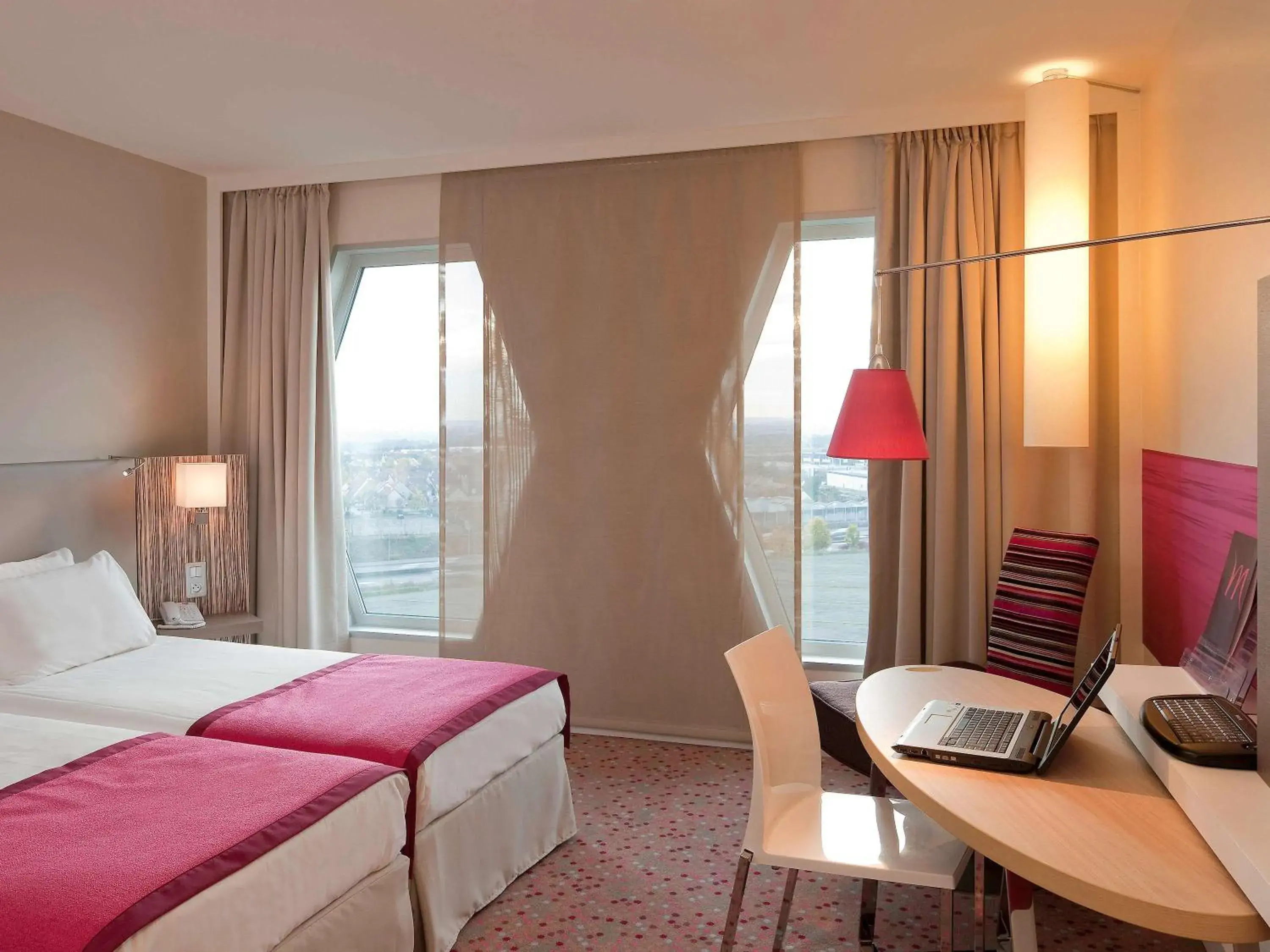 Photo of the whole room in Hotel Mercure Paris Orly Rungis