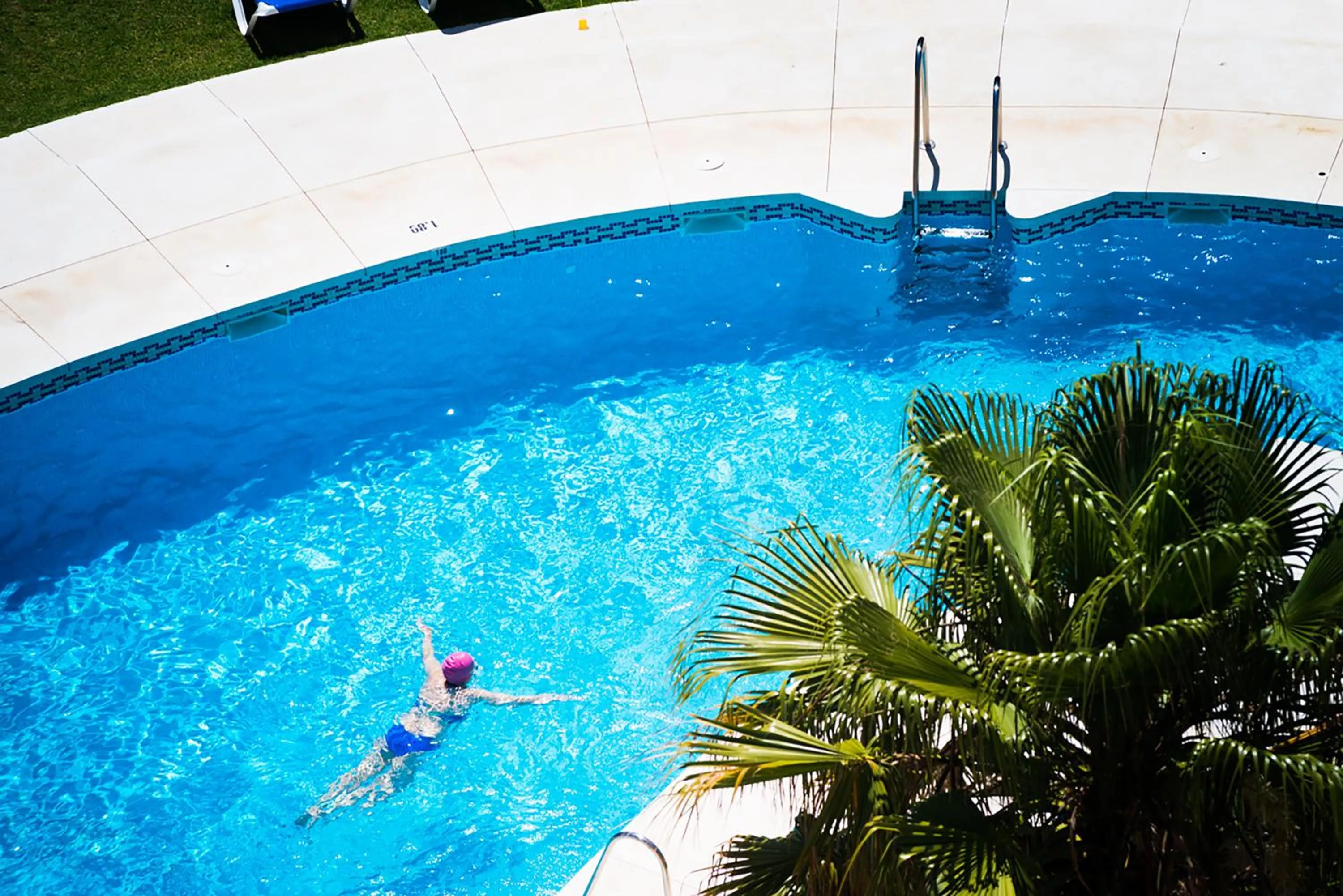Swimming pool in Hotel Monarque Torreblanca