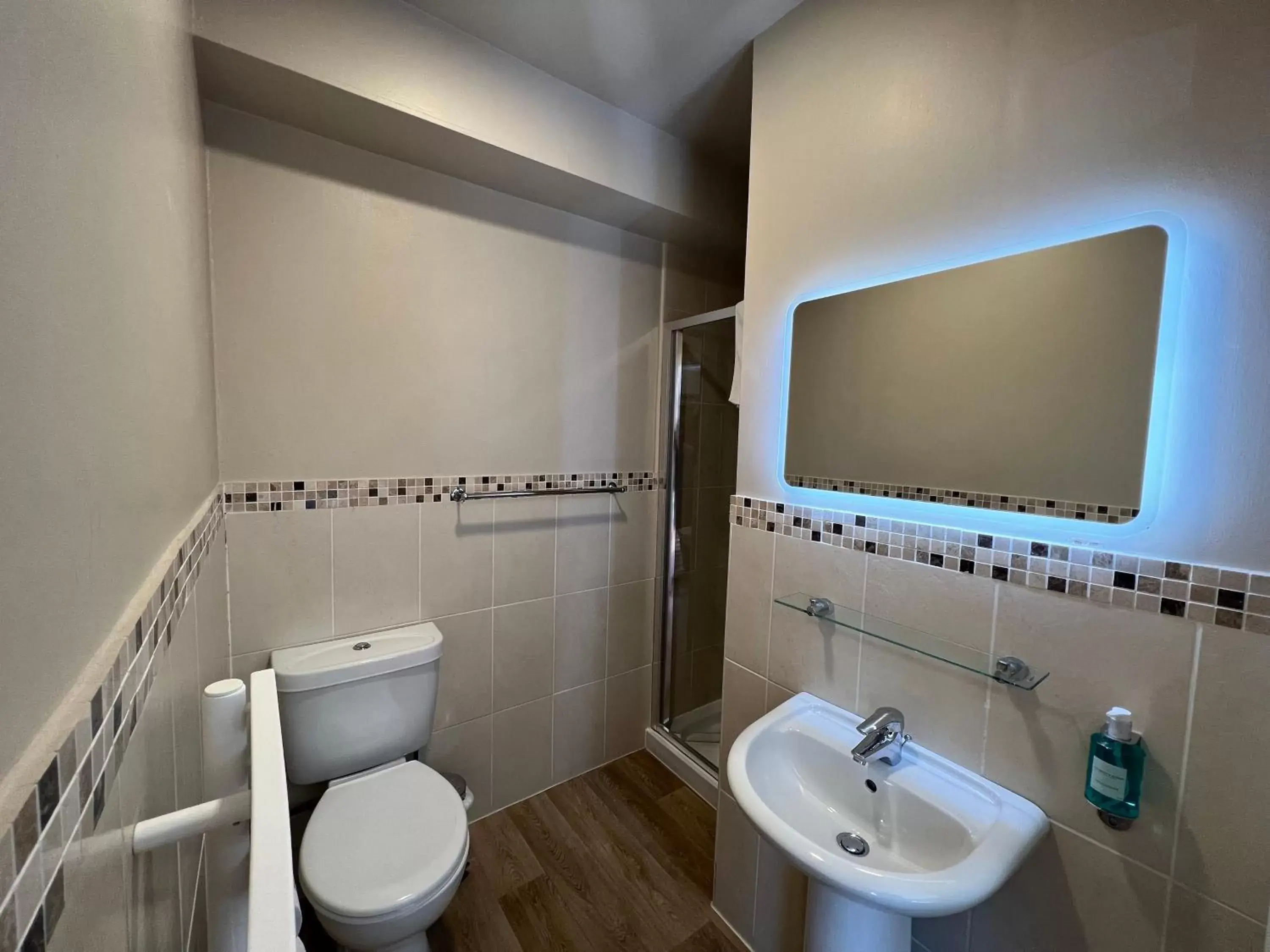 Bathroom in Belmore Court & Motel