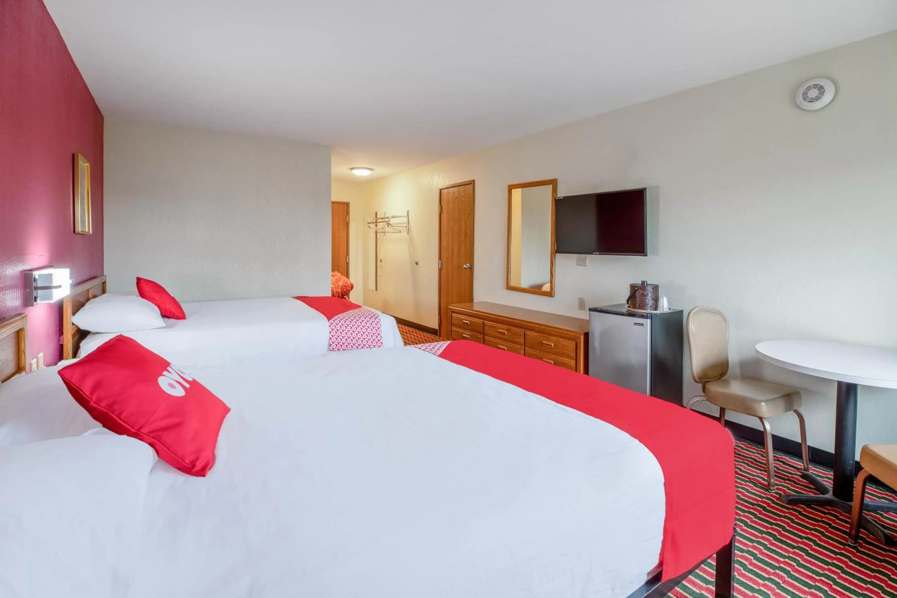 Bedroom in OYO Hotel Chesaning Route 52 & Hwy 57