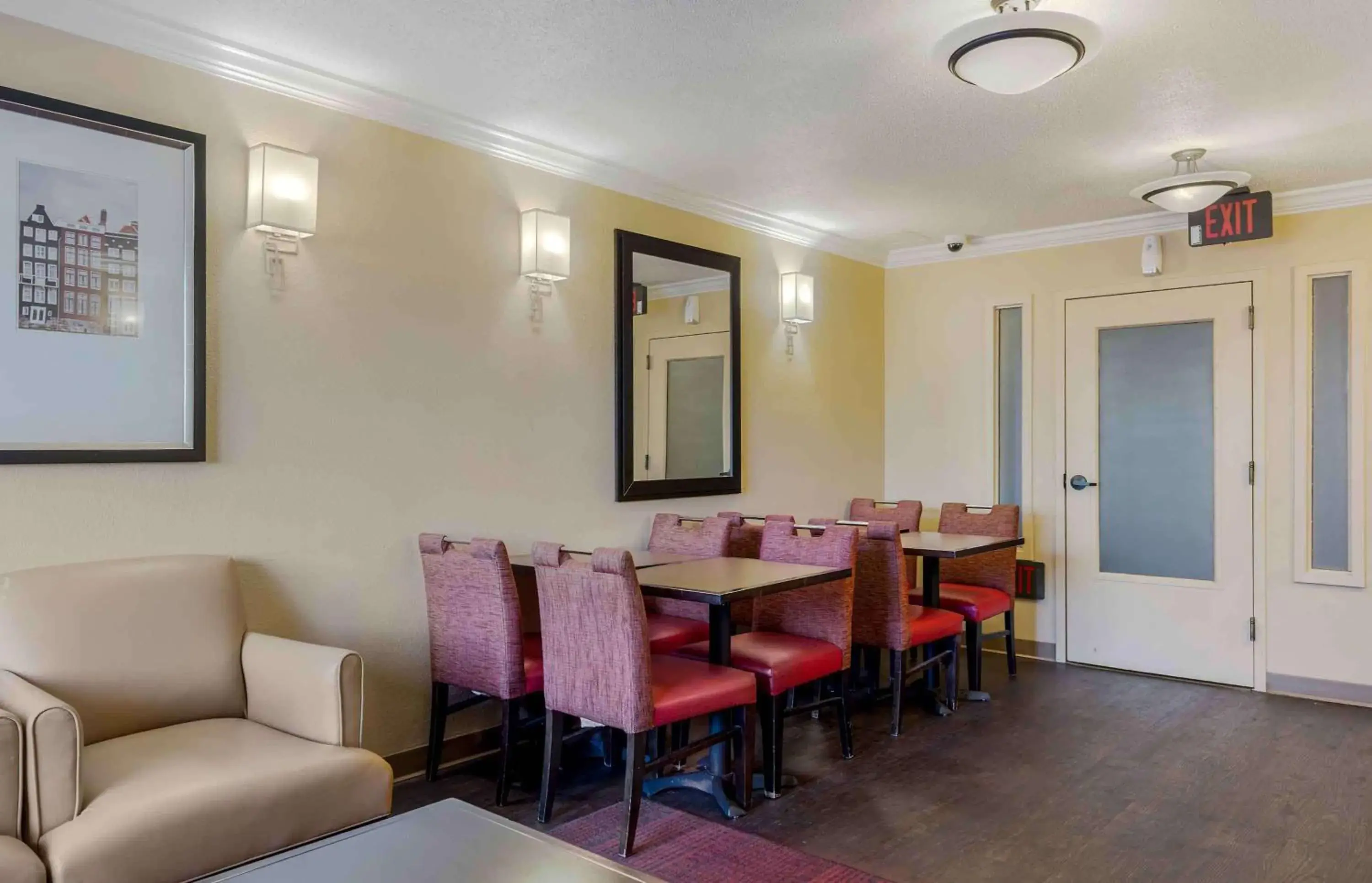 Breakfast, Dining Area in Extended Stay America Suites - Boston - Waltham - 52 4th Ave