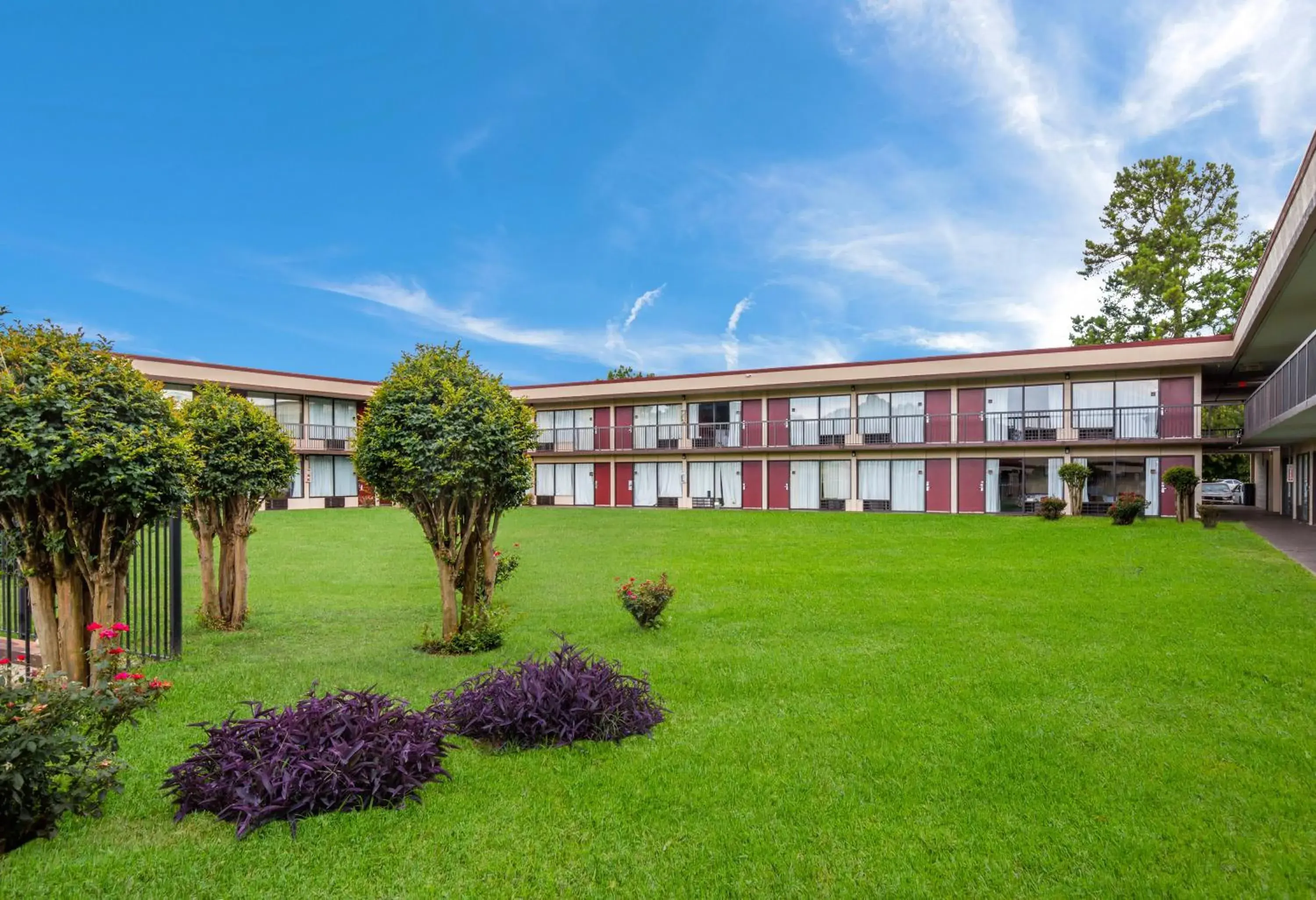 Property Building in Red Roof Inn & Suites Anderson, SC