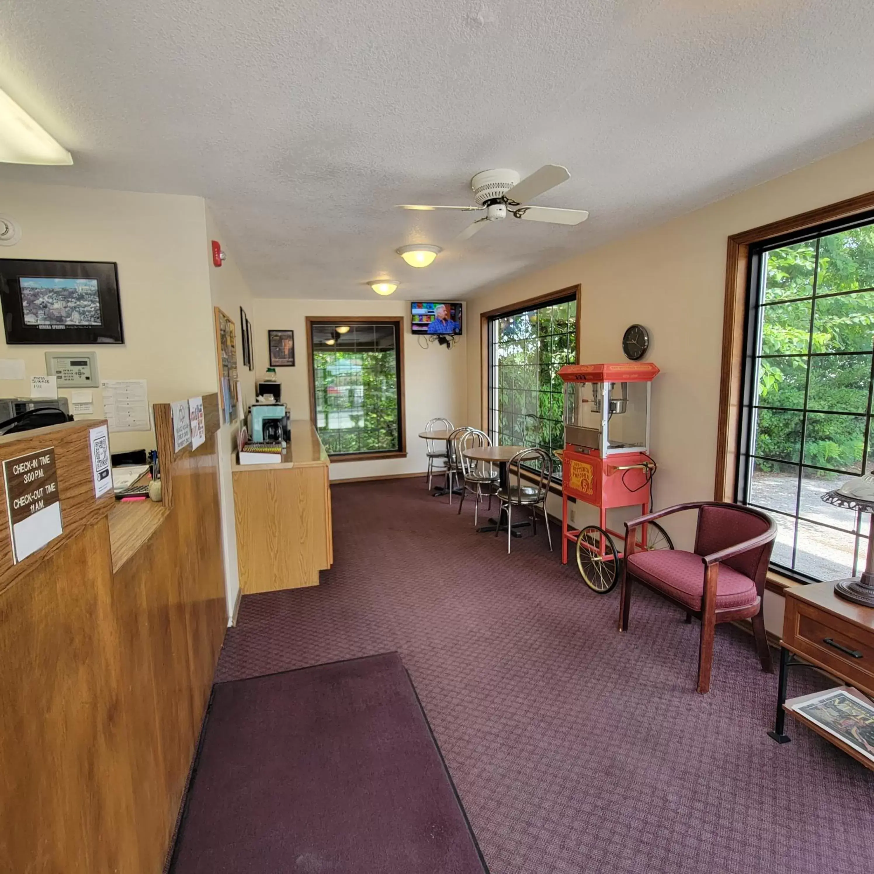 Lobby or reception in Candlewick Inn and Suites