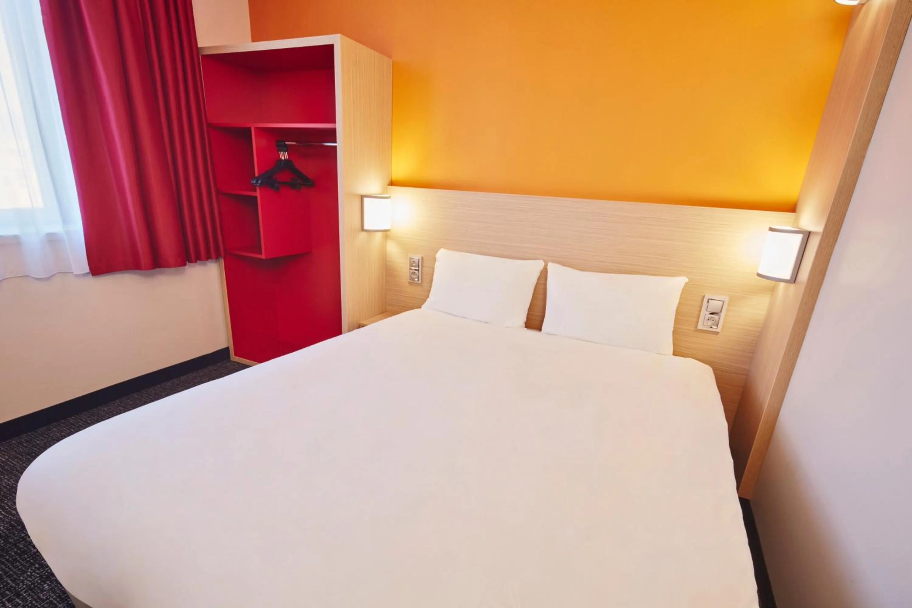 Bedroom, Bed in Kyriad ECO - Clermont Ferrand Estaing