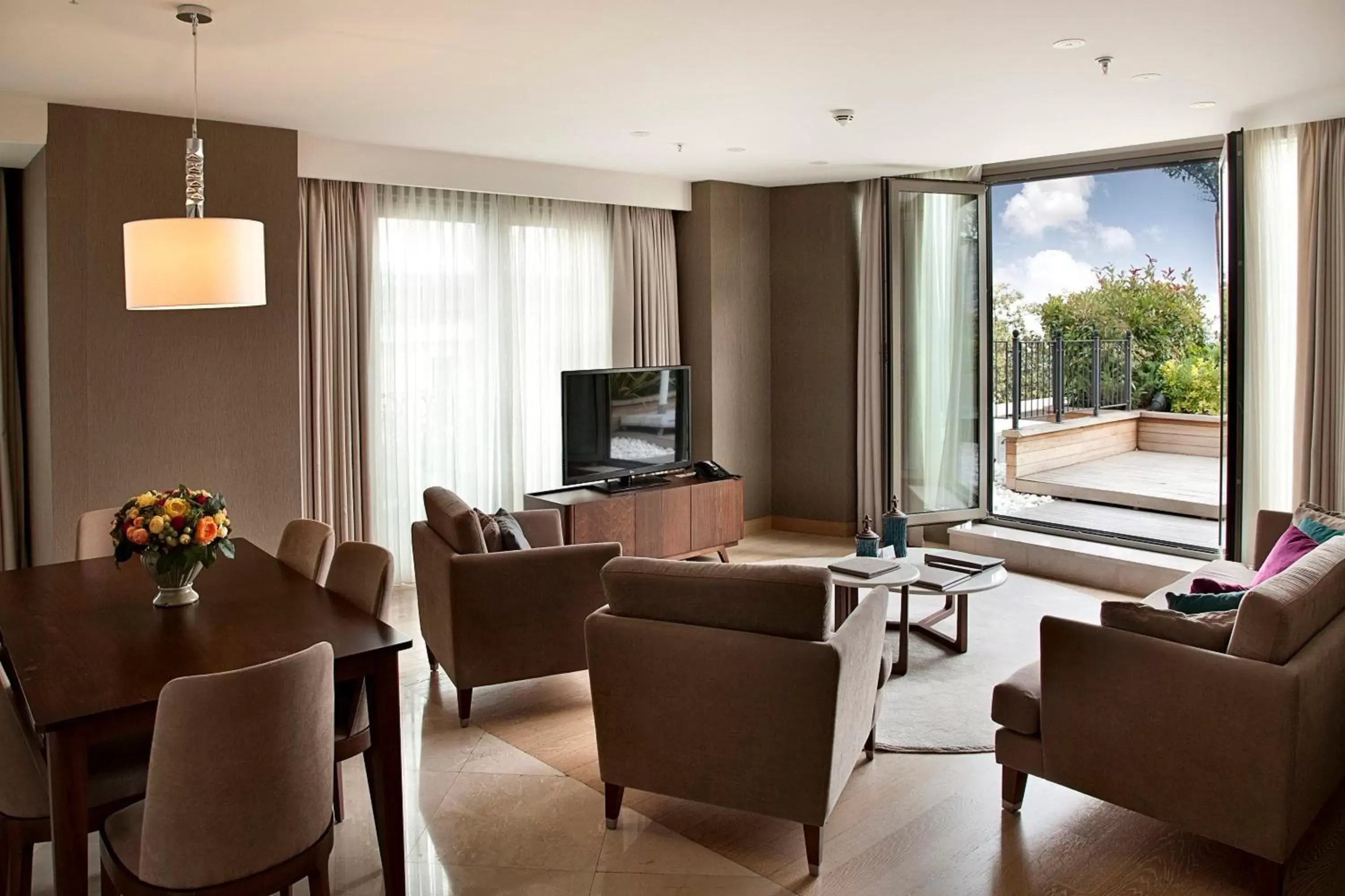 Balcony/Terrace, Seating Area in CVK Park Bosphorus Hotel Istanbul