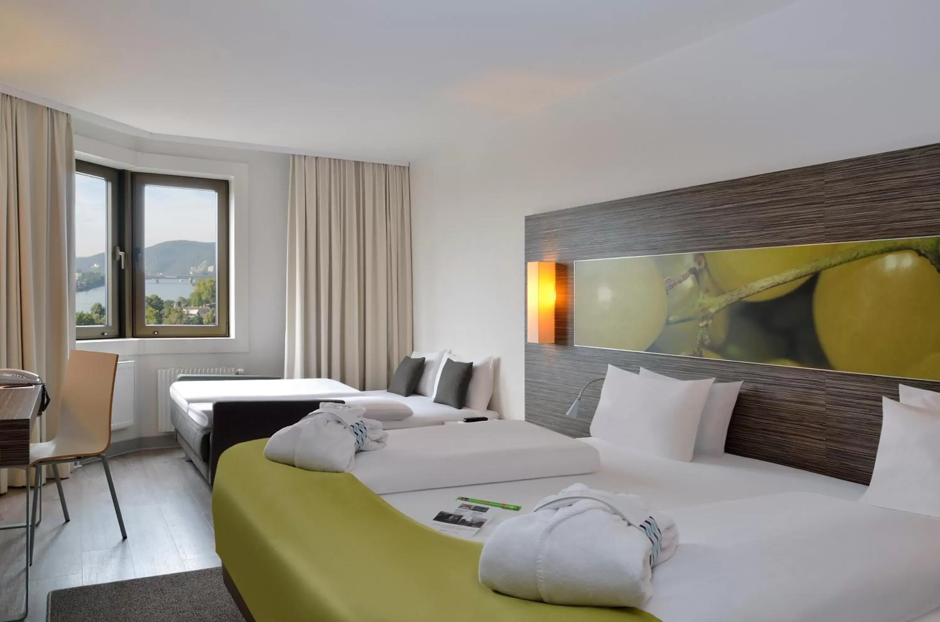 Bedroom, Bed in Mercure Hotel Koblenz