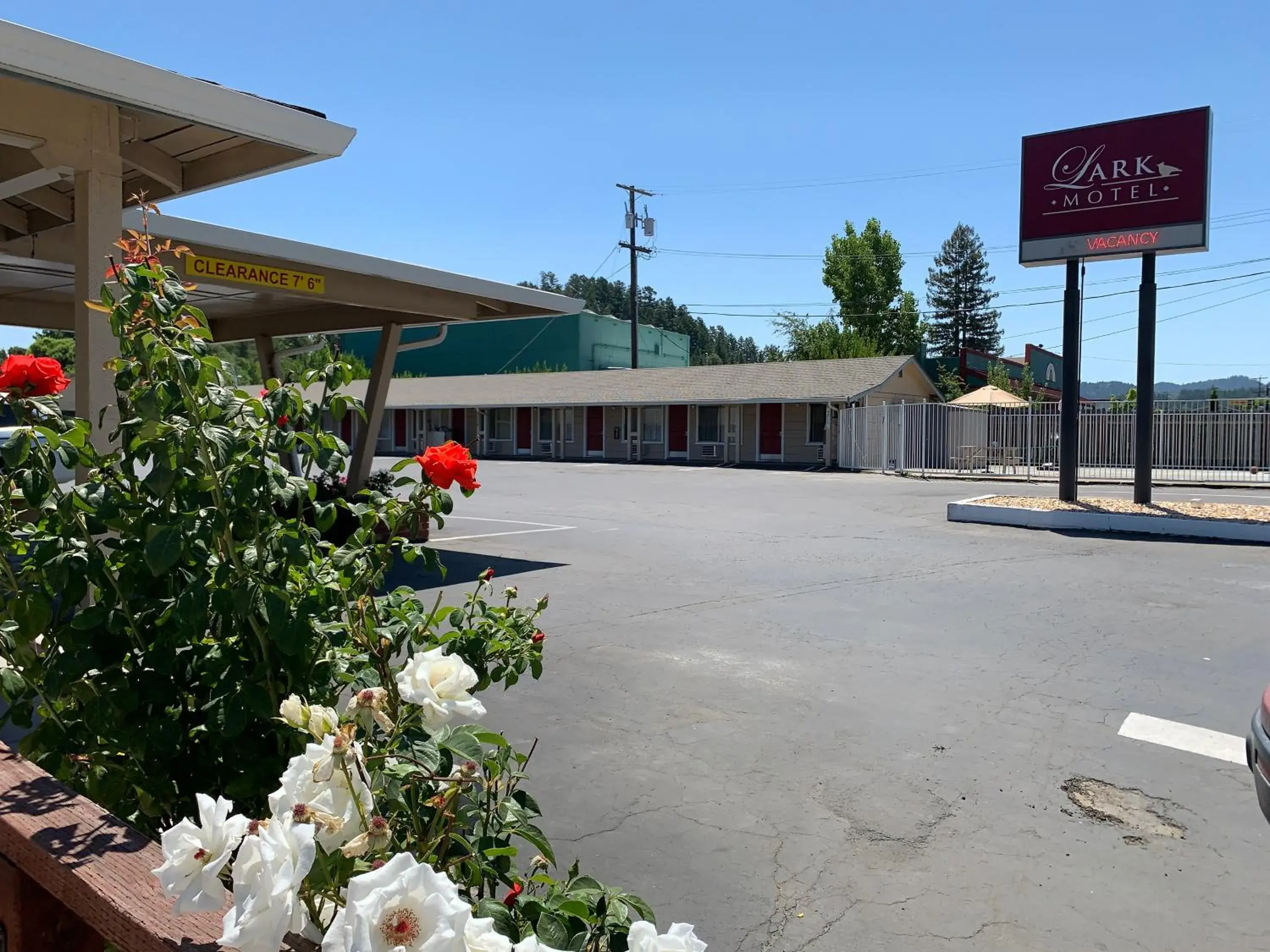 Facade/entrance in Lark Motel Willits