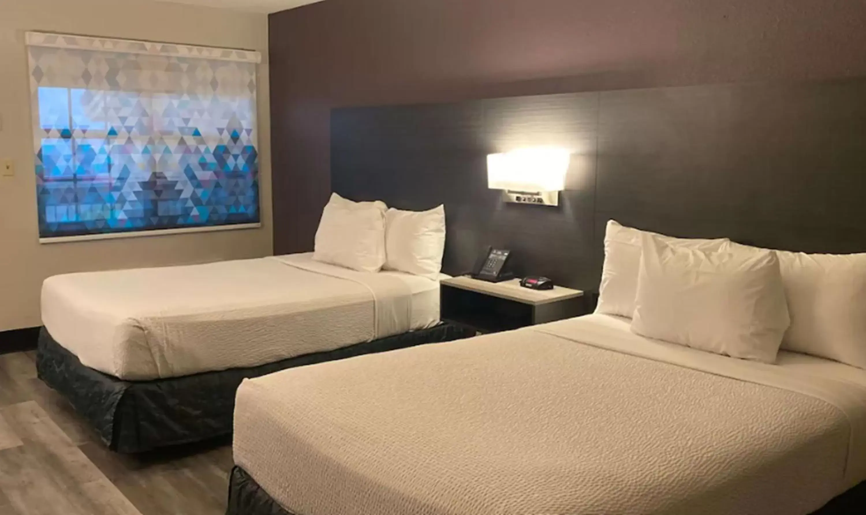 Bed in La Quinta Inn by Wyndham Bakersfield South