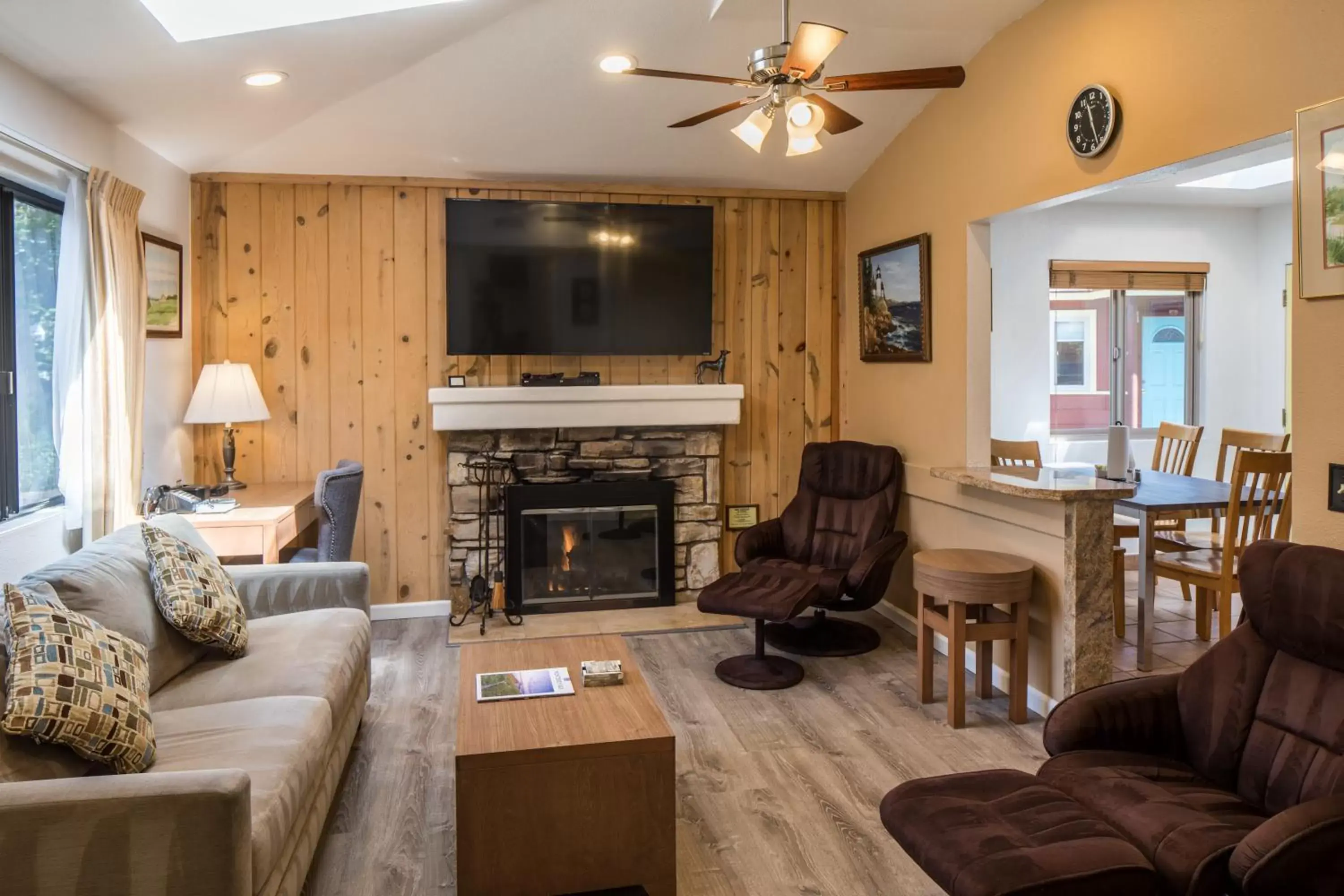 Living room, Seating Area in Andril Fireplace Cottages