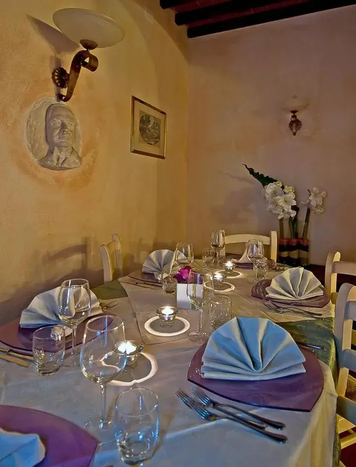 Restaurant/Places to Eat in Hotel Villa Cheli