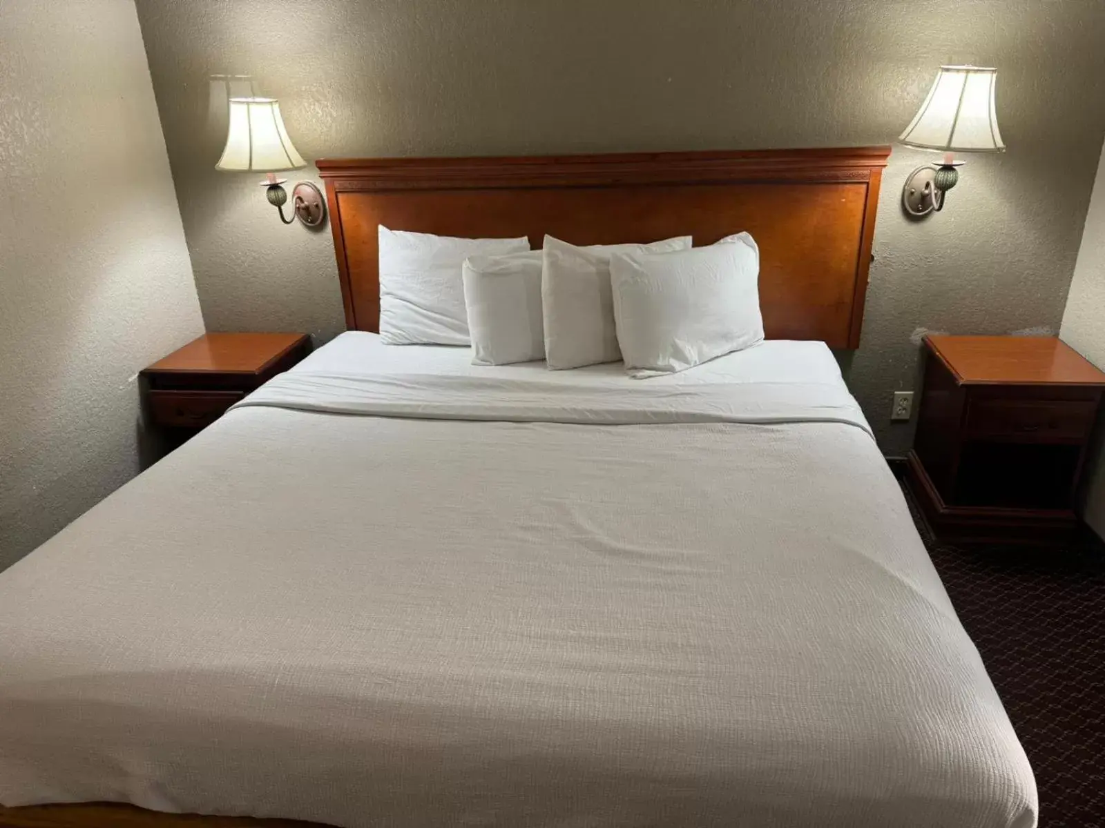 Bed in Rodeway Inn & Suites South of Fiesta Park