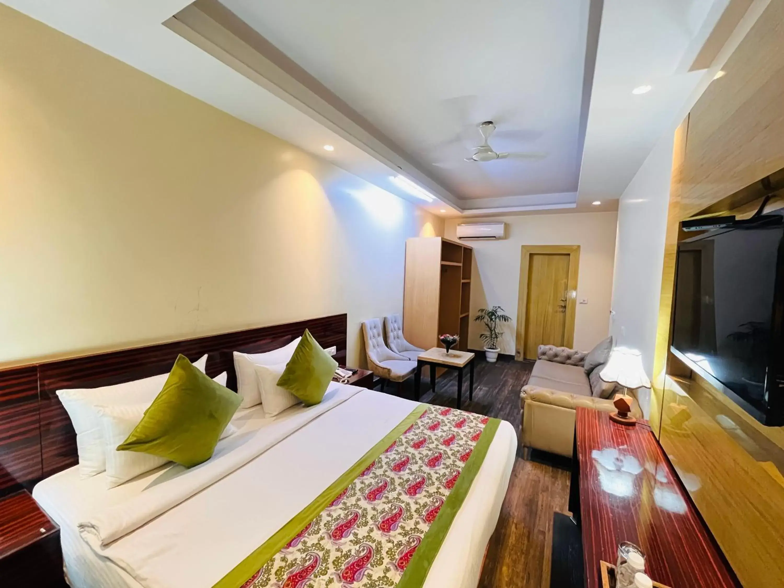 Bed in Hotel Banz - Near Delhi International Airport