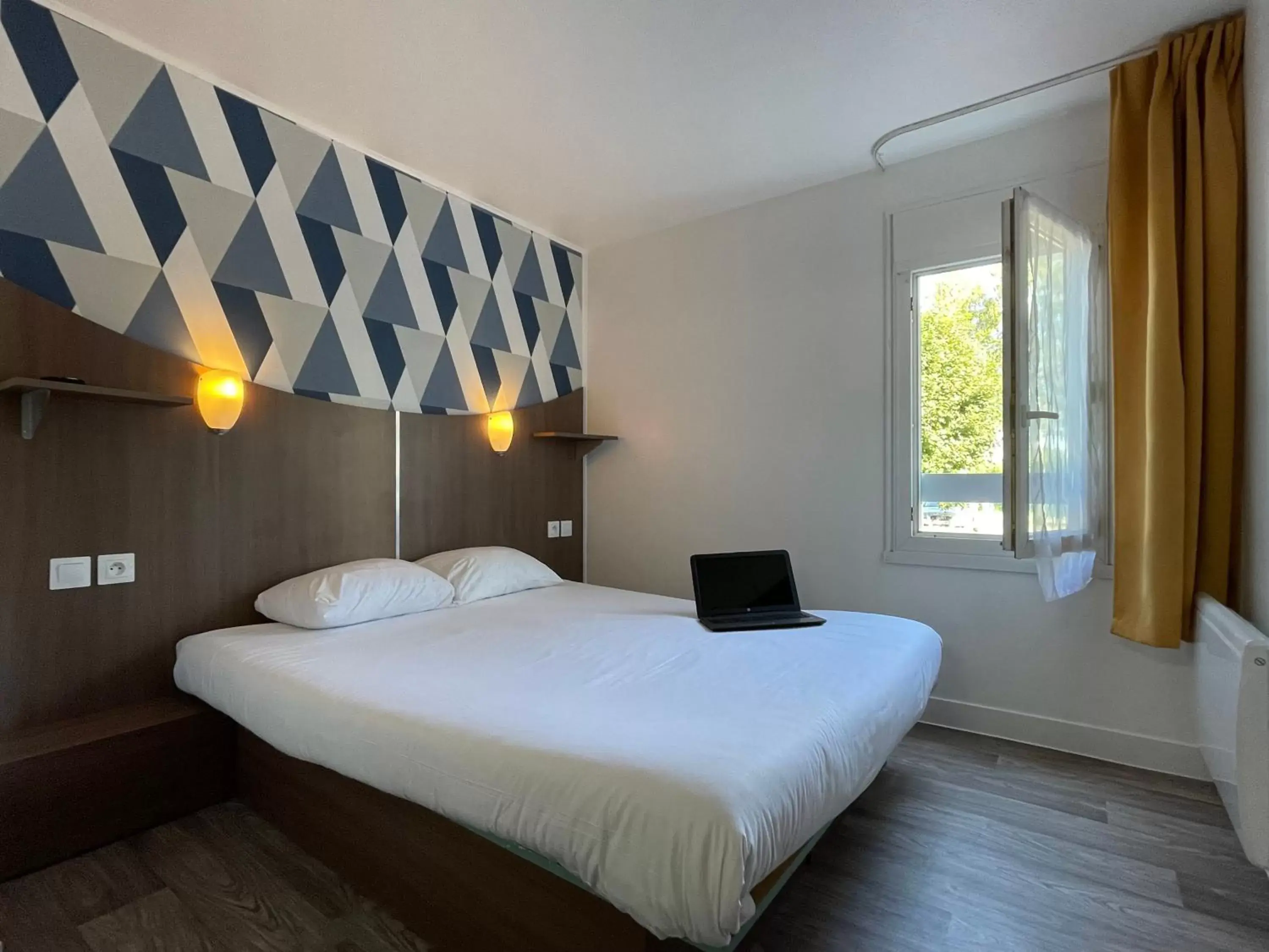 Bed in Kyriad Direct Val de Reuil