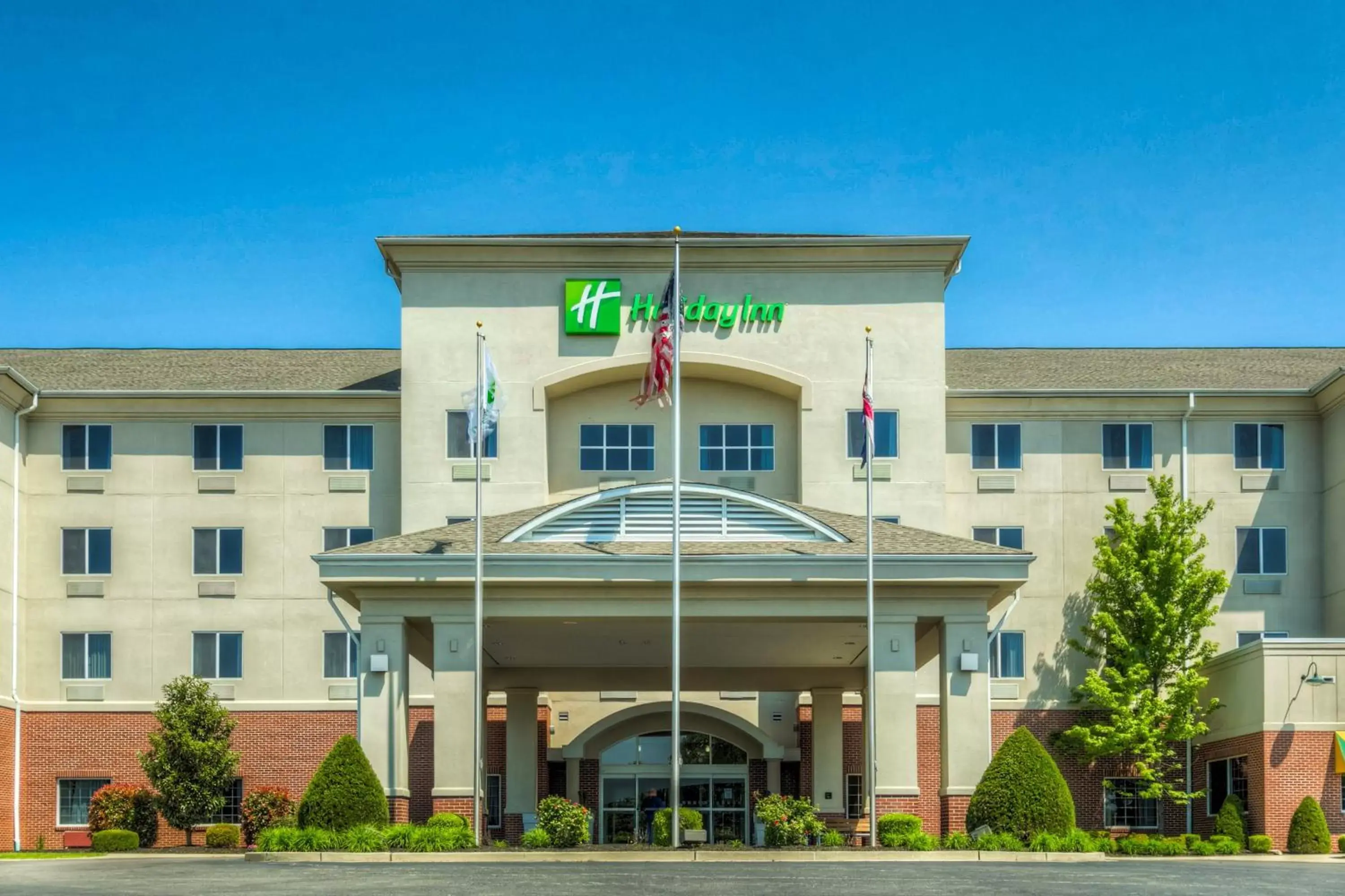 Property Building in Holiday Inn Poplar Bluff, an IHG Hotel