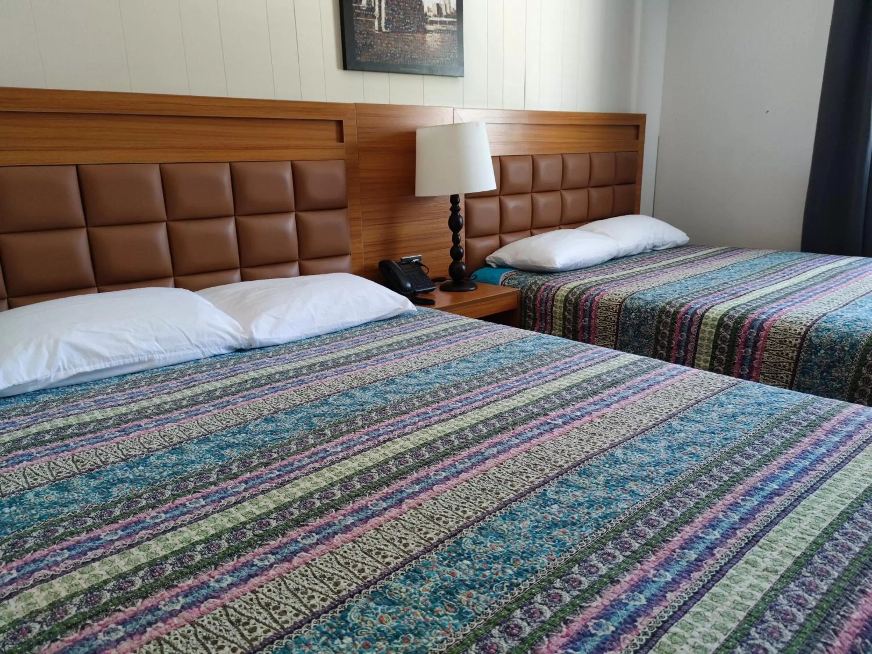Bedroom, Bed in Pemberton Hotel (Motel)