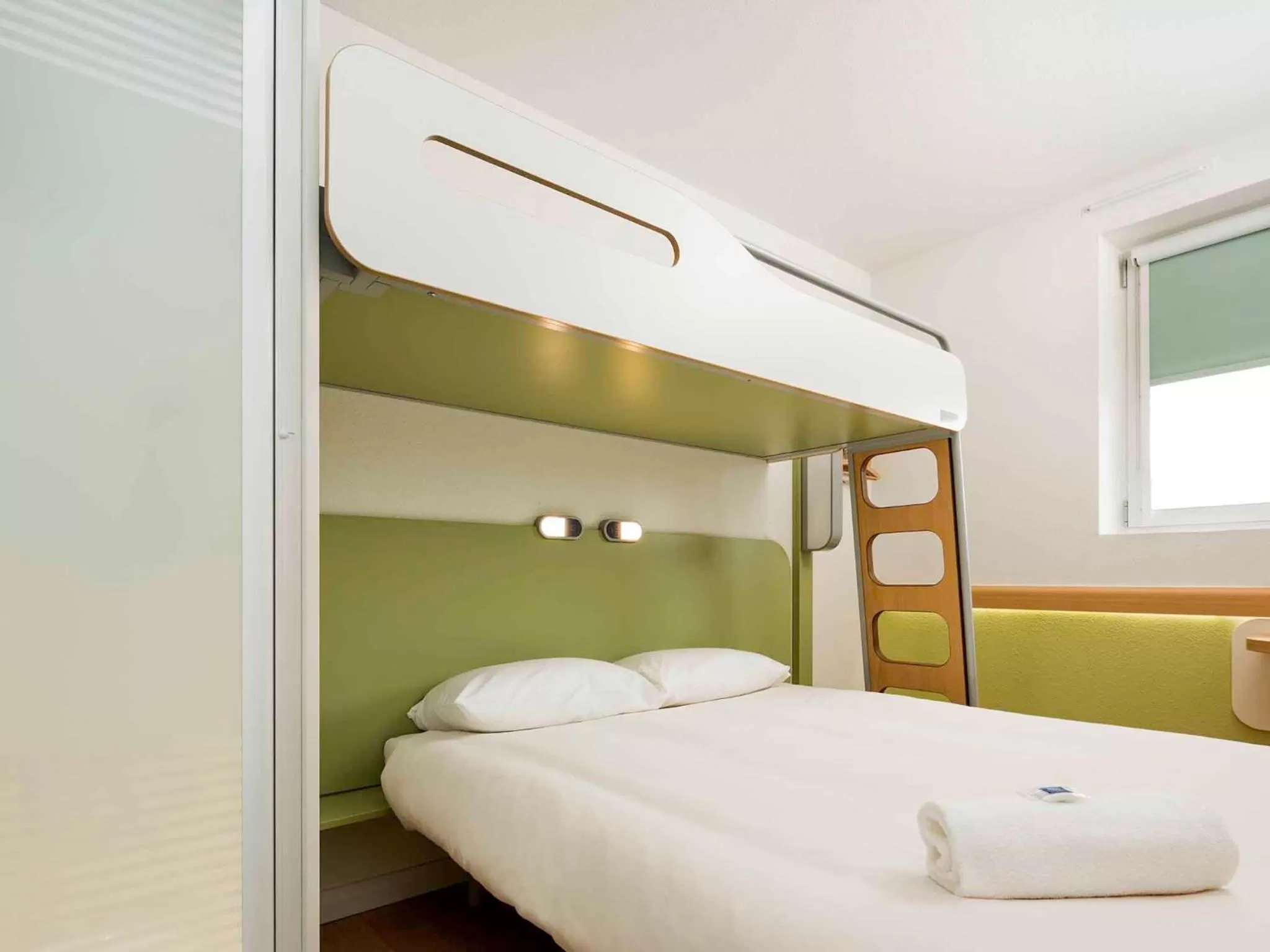 bunk bed, Bed in ibis budget London Hounslow