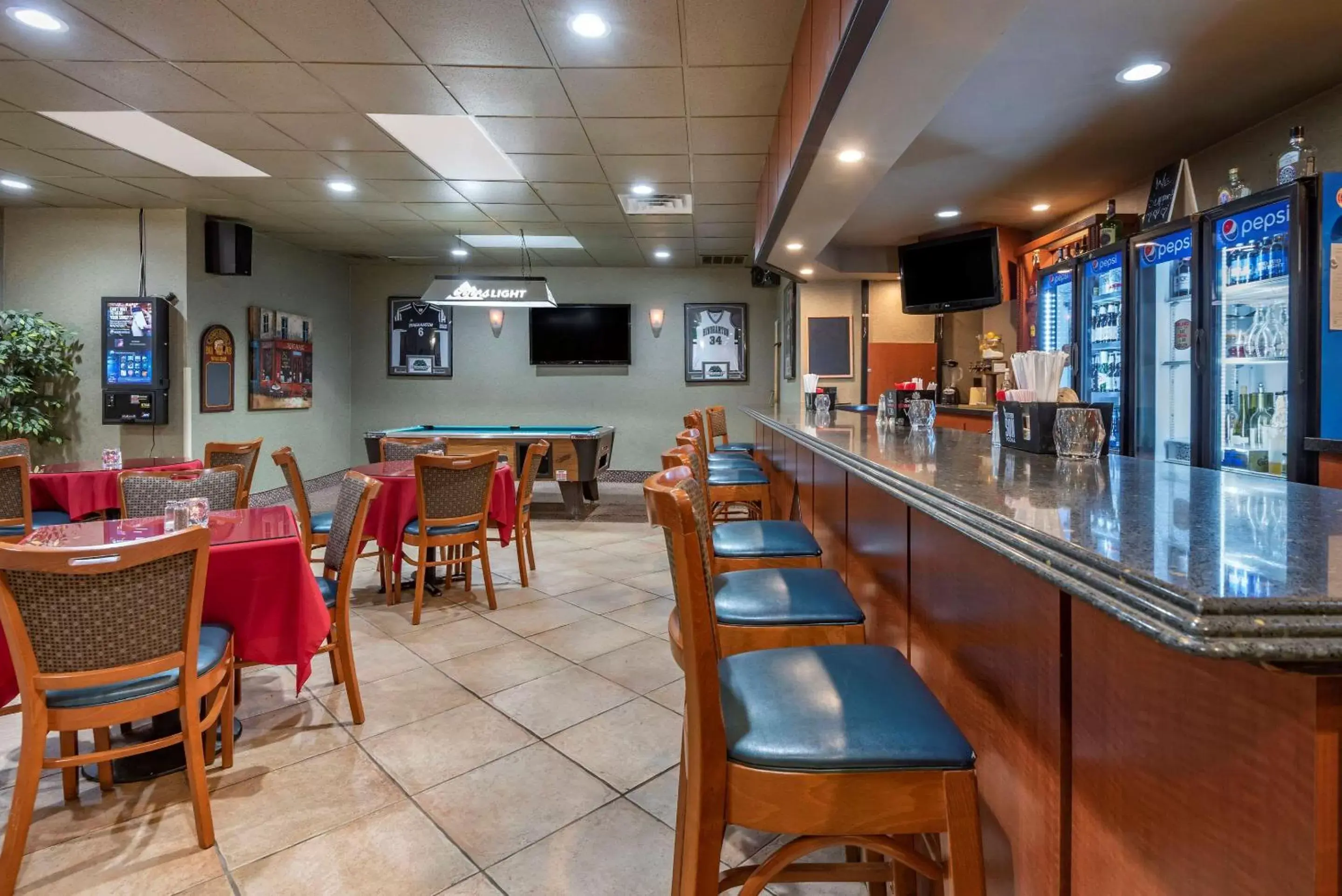 Restaurant/places to eat, Lounge/Bar in Quality Inn & Suites Vestal Binghamton near University
