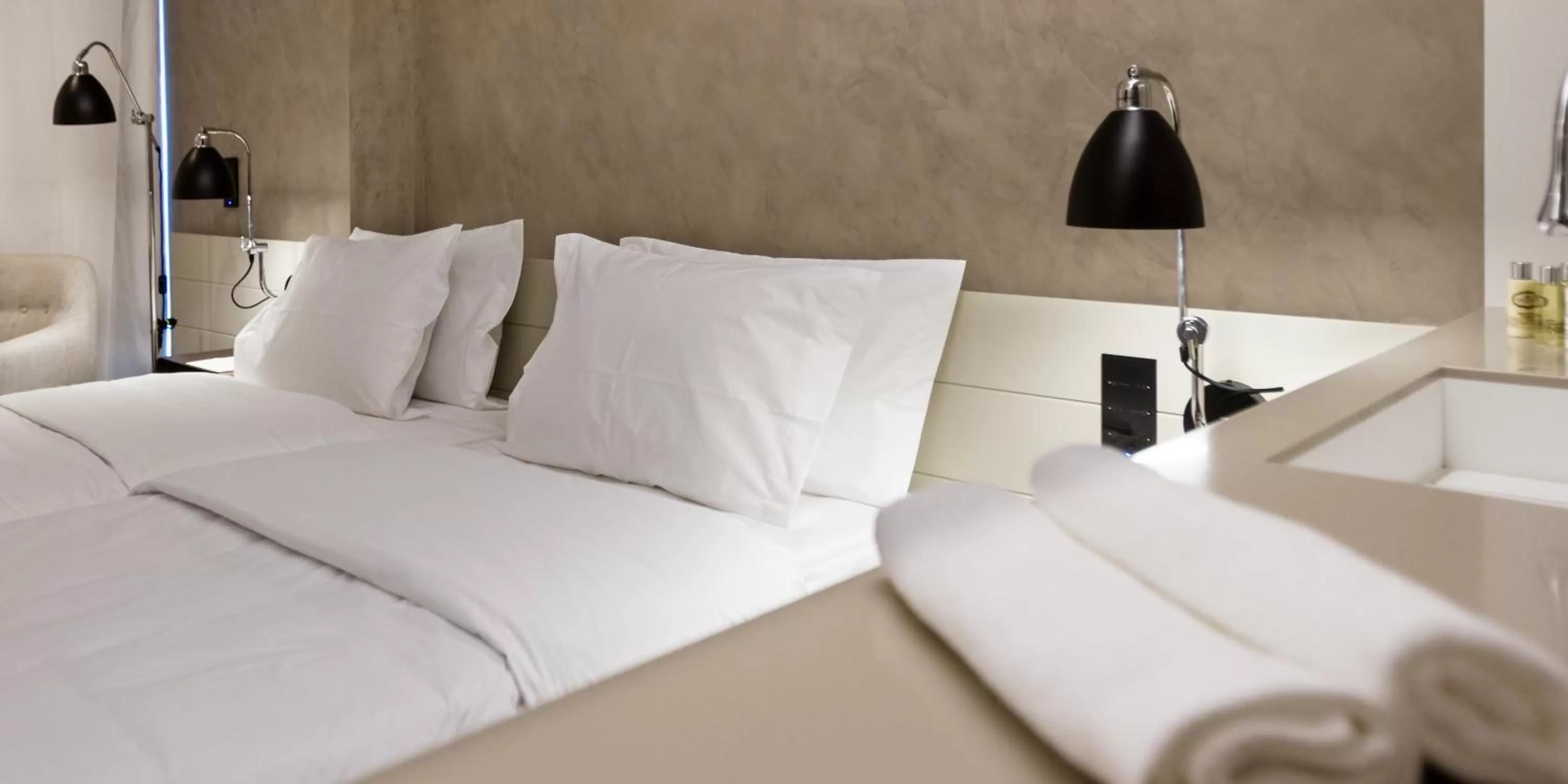 Decorative detail, Bed in Lux Lisboa Park