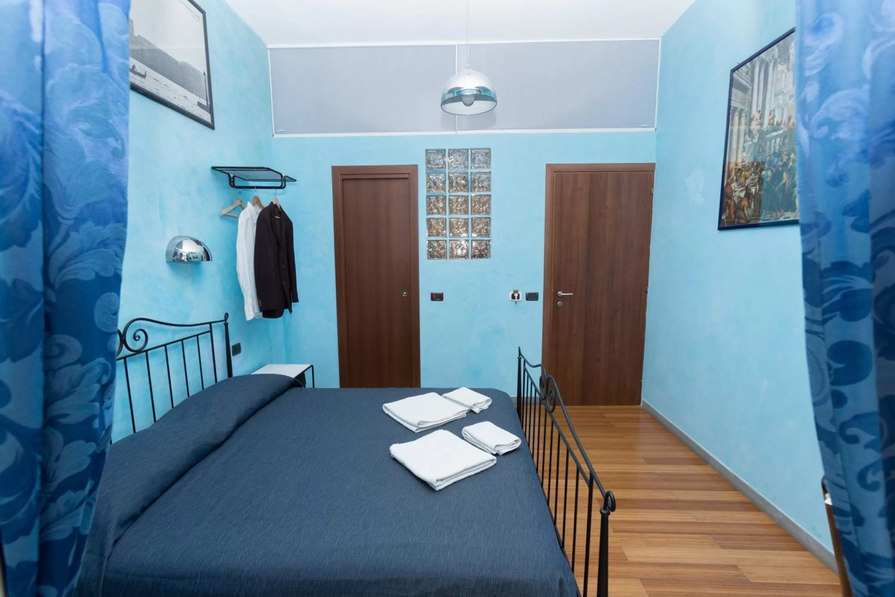 Photo of the whole room, Bed in DomusAmor Colosseo