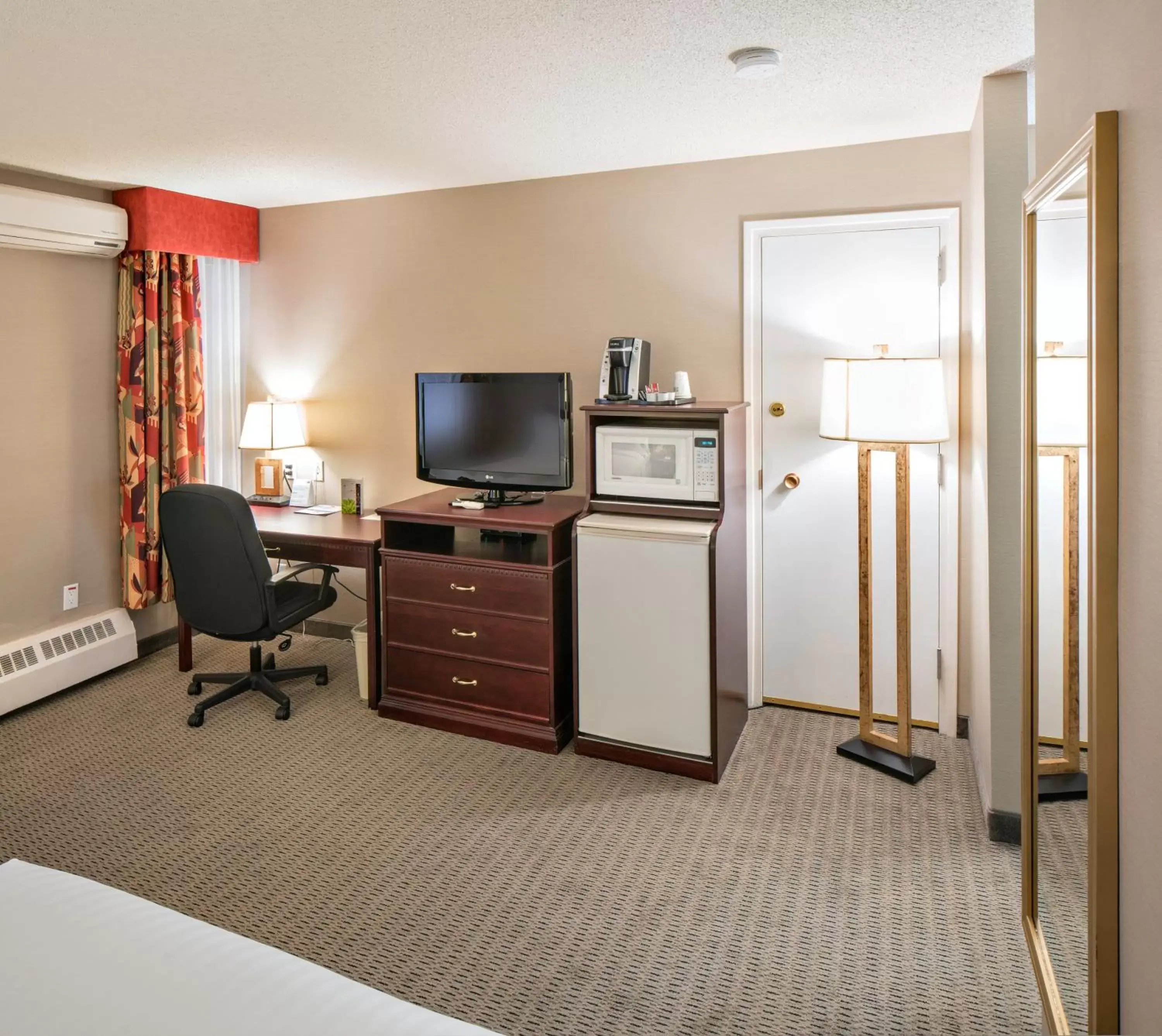 Photo of the whole room, TV/Entertainment Center in Holiday Inn Express Red Deer, an IHG Hotel