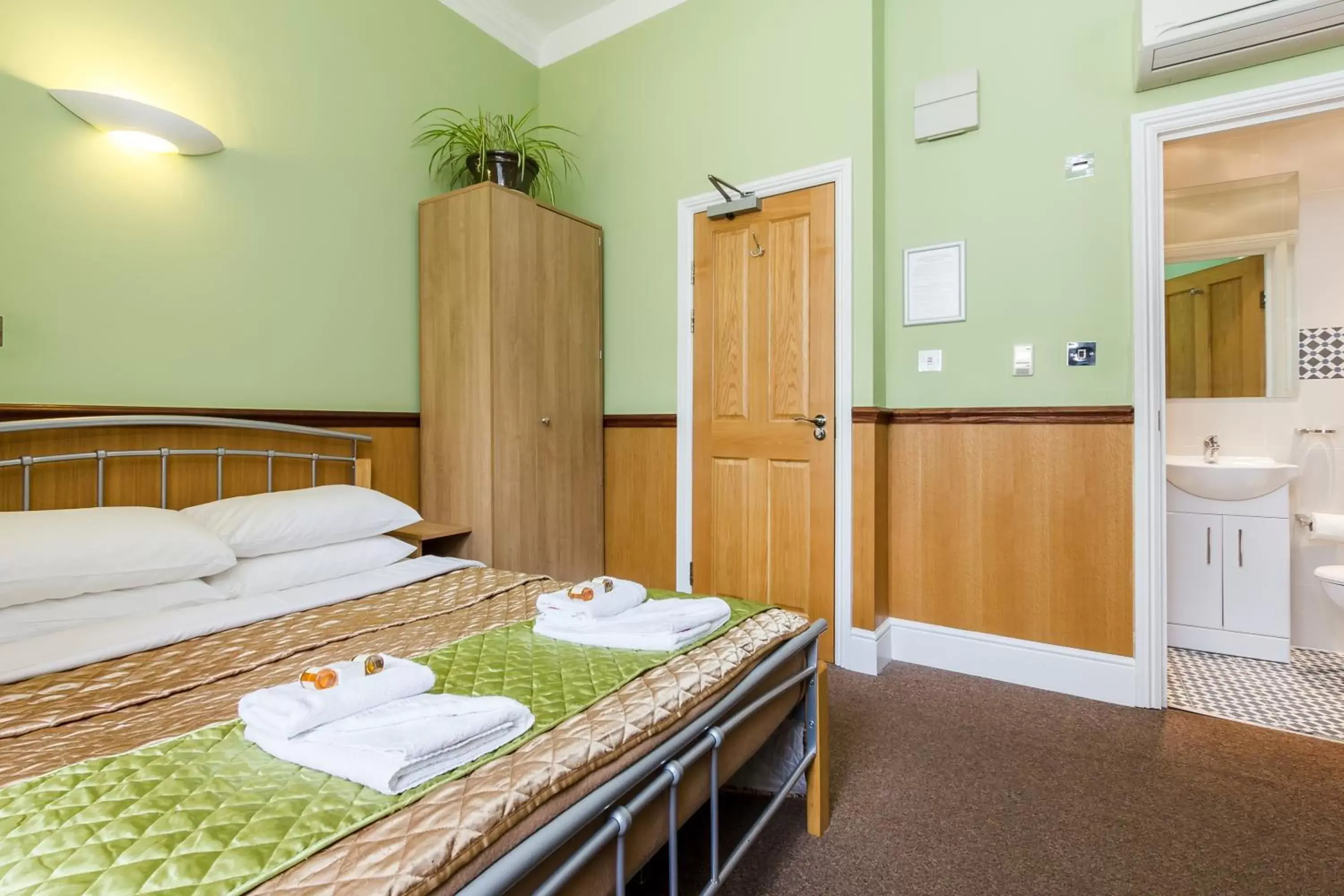 Double Room in Gower House Hotel Double Room in Gower House Hotel