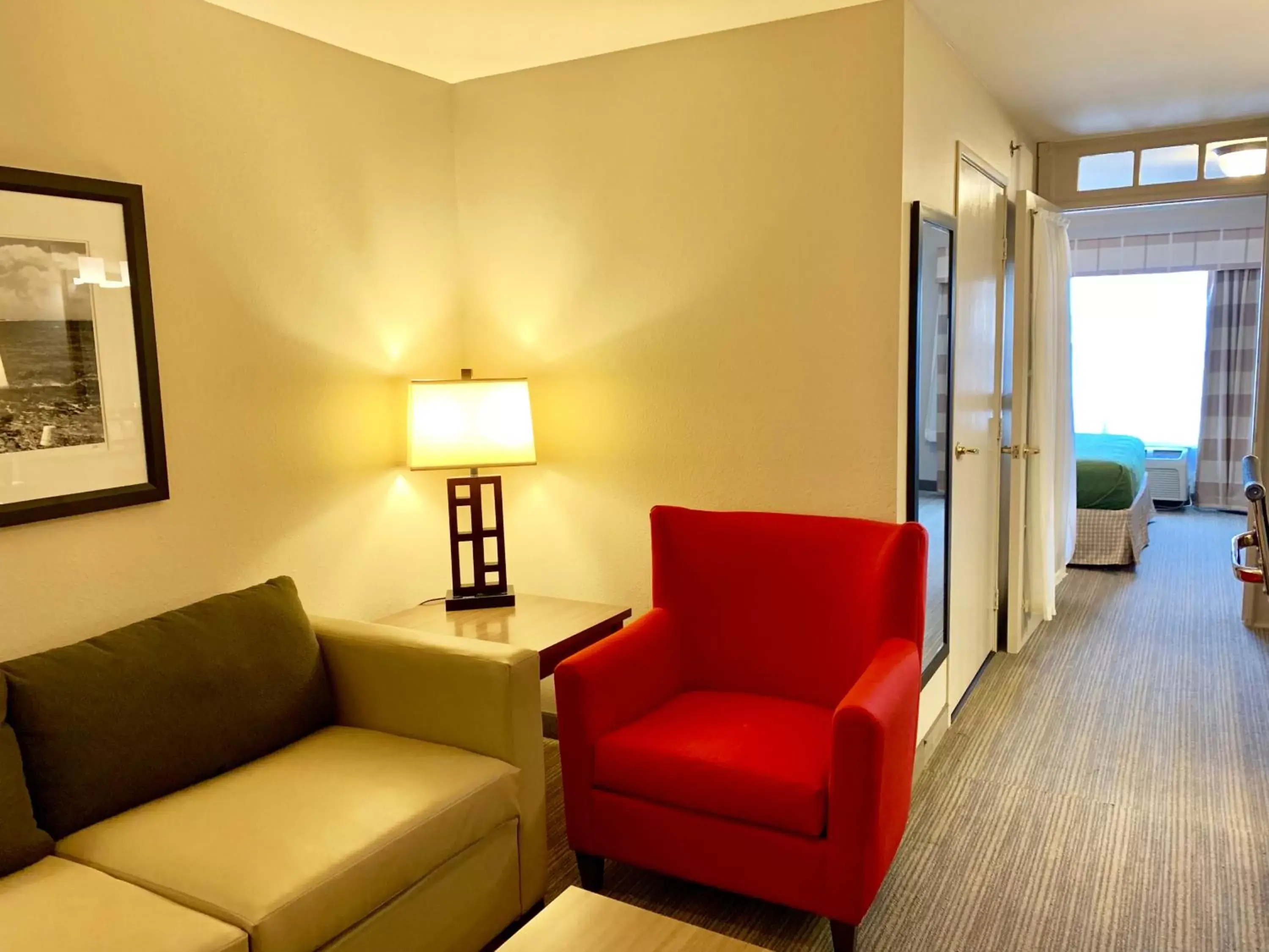 Living room, Seating Area in Country Inn & Suites by Radisson, Kenosha, WI