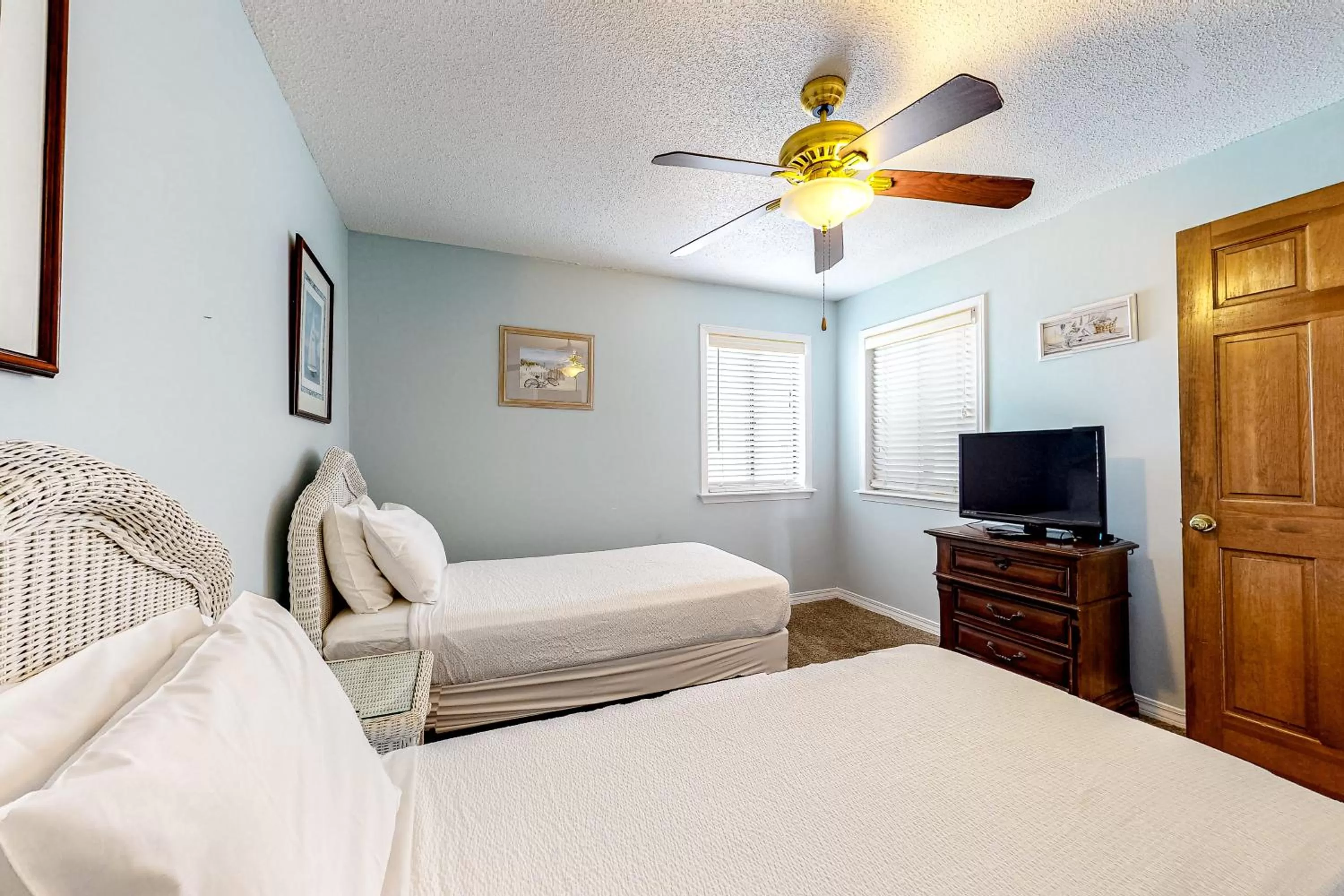 Bed in The Inn at St. Thomas Square #514