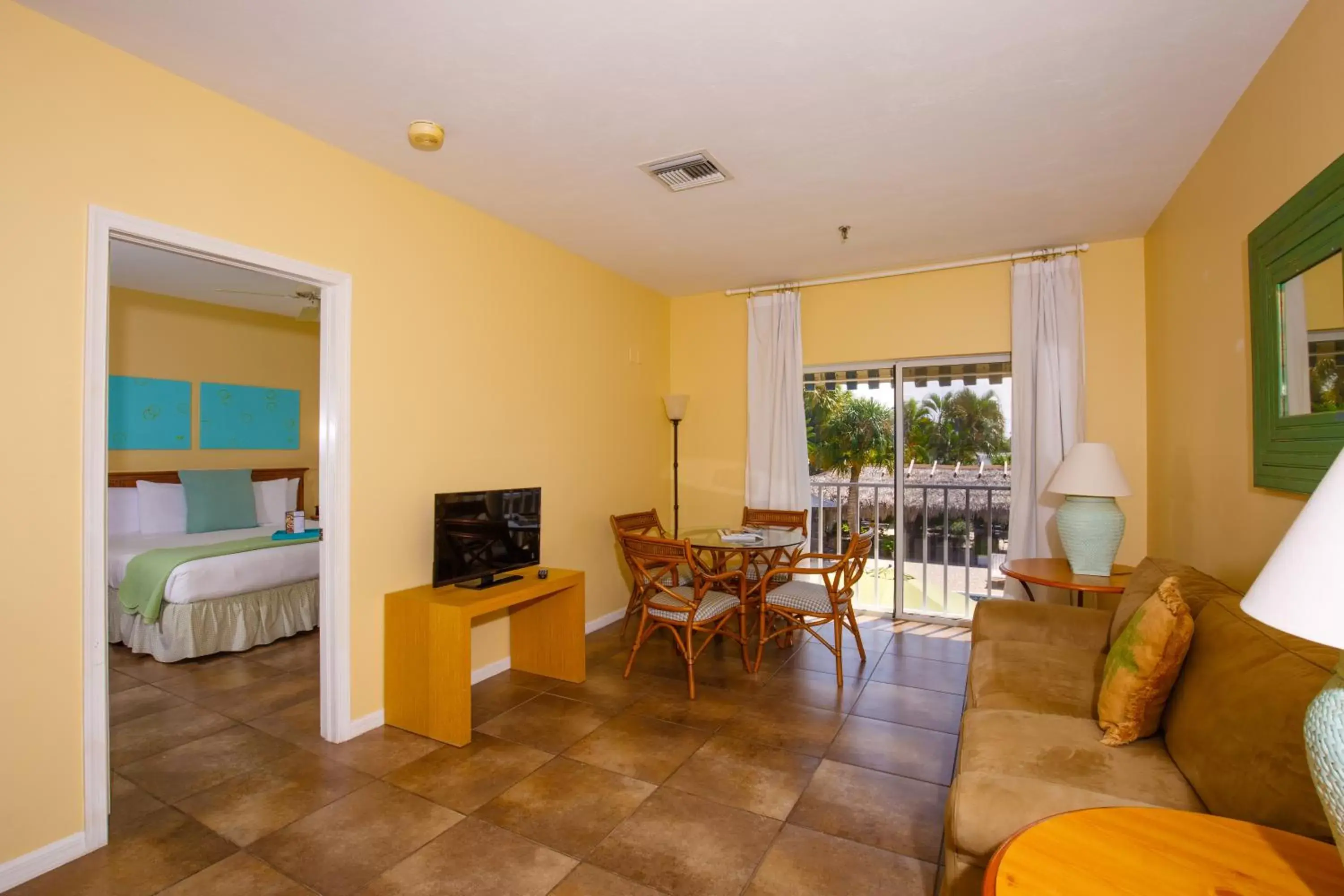 Dining area, Seating Area in Naples Garden Inn