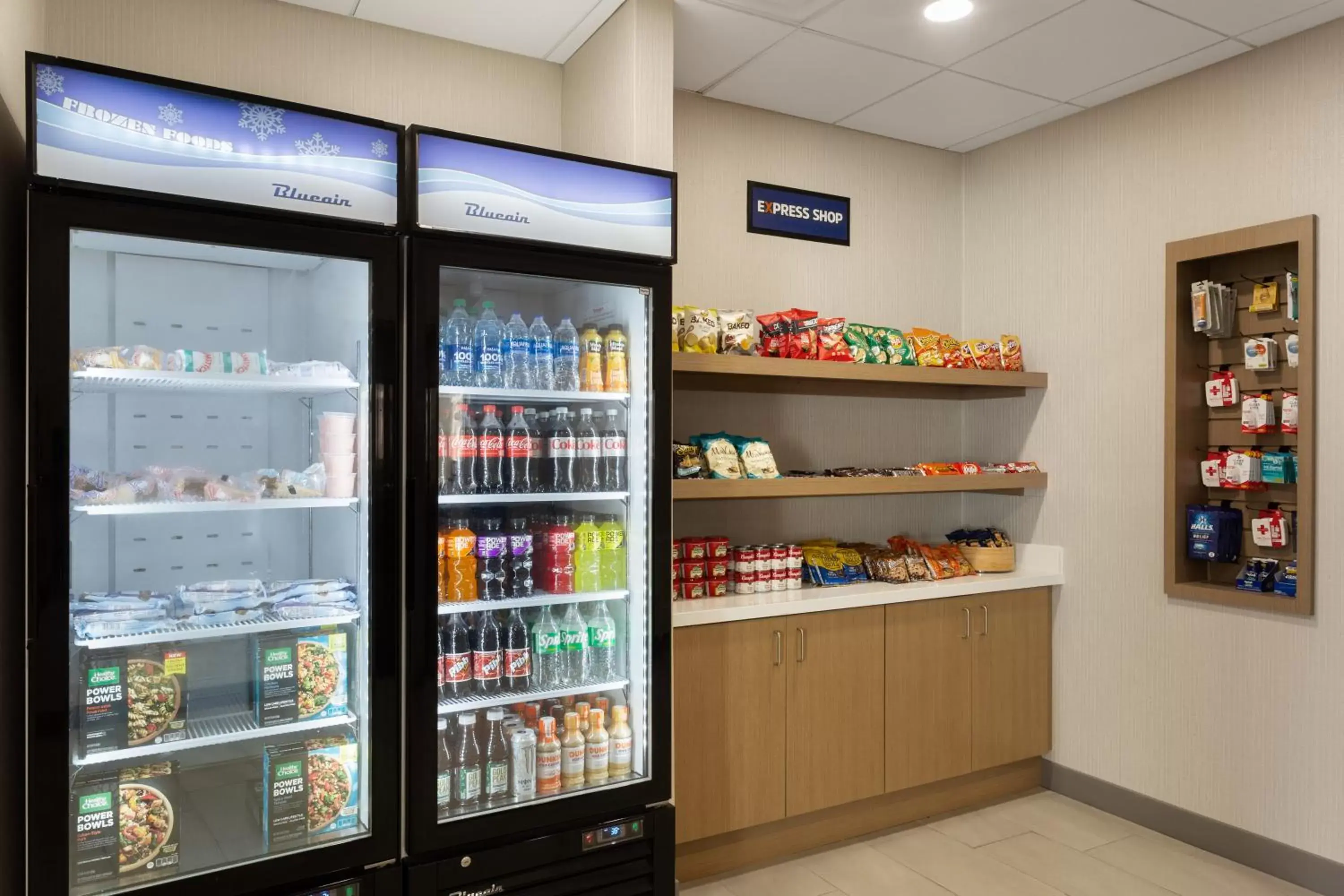 vending machine, Supermarket/Shops in Holiday Inn Express Atlanta Airport - North, an IHG Hotel