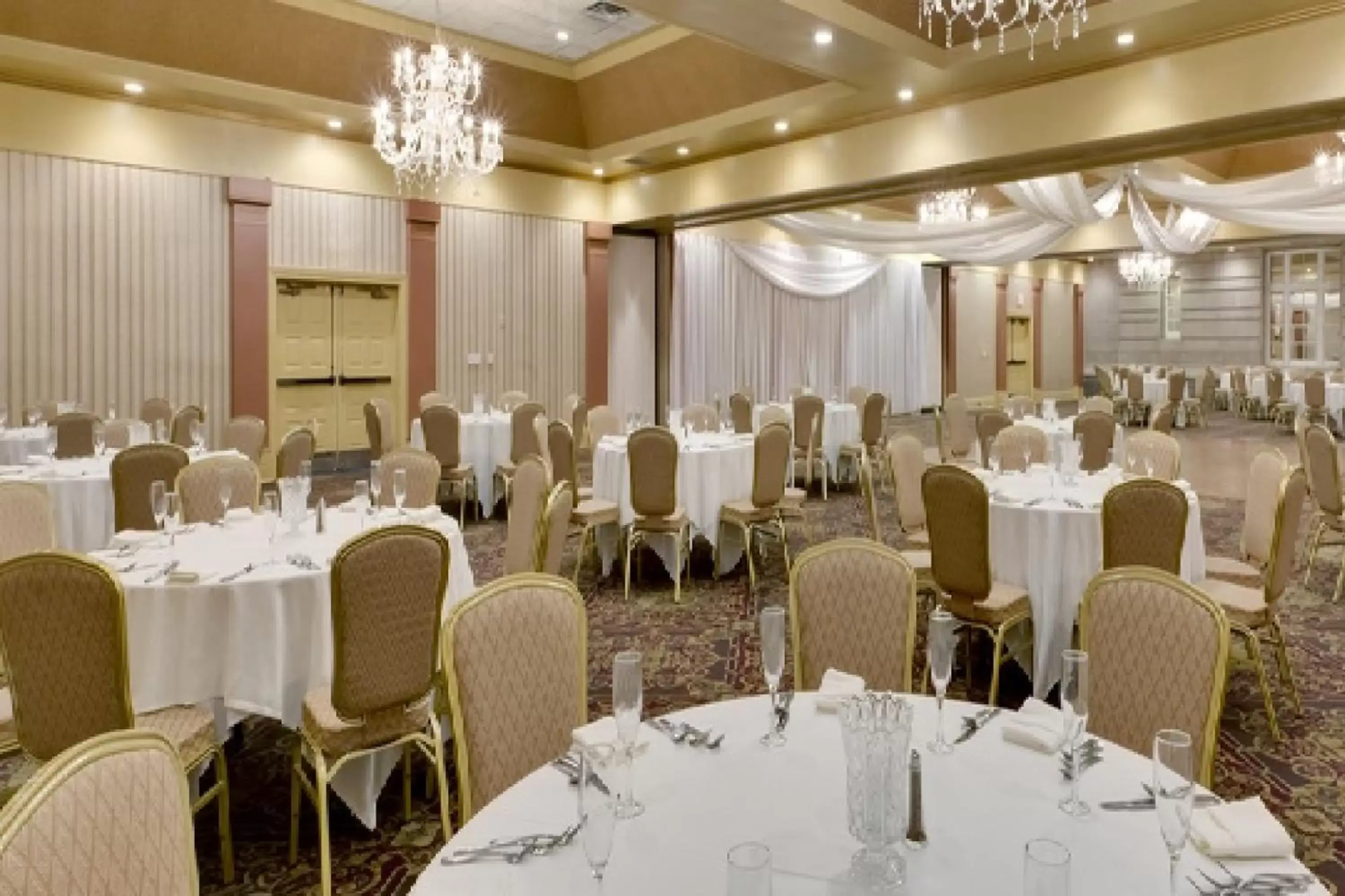 Meeting/conference room, Restaurant/Places to Eat in Radisson Lackawanna Station Hotel Scranton